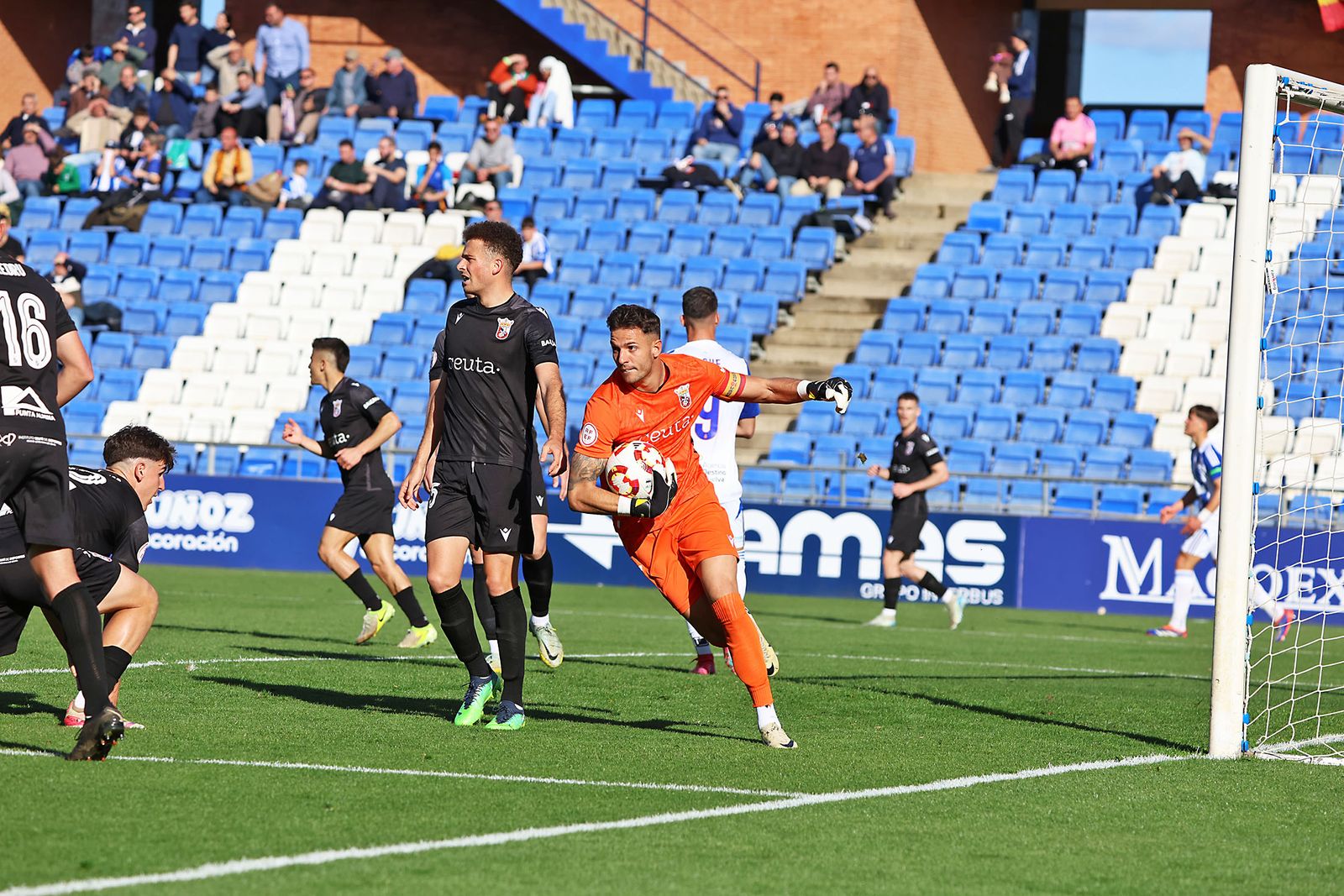 Las imágenes del encuentro entre el Recreativo de Huelva y el Ceuta