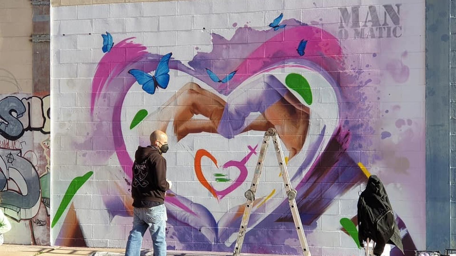 La espectacular obra de Manomatic contra la violencia de género en Huelva