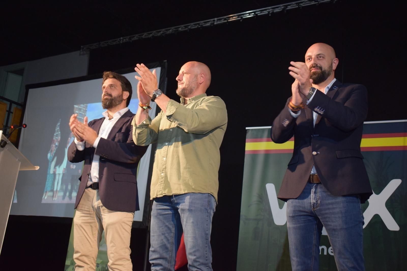 Los candidatos de VOX presentan sus proyectos en un gran acto al acuden cientos de simpatizantes y afiliados