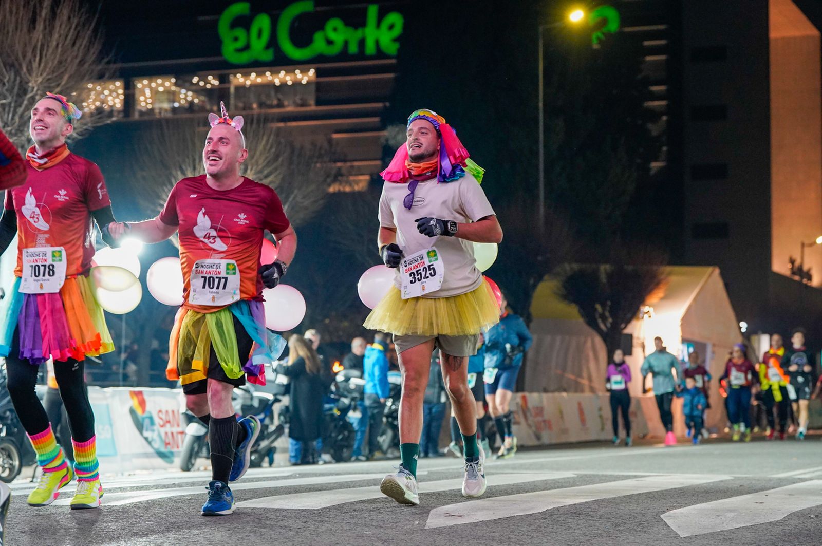En imágenes: búscate en tu llegada a meta de la Carrera de San Antón 2026 (3)