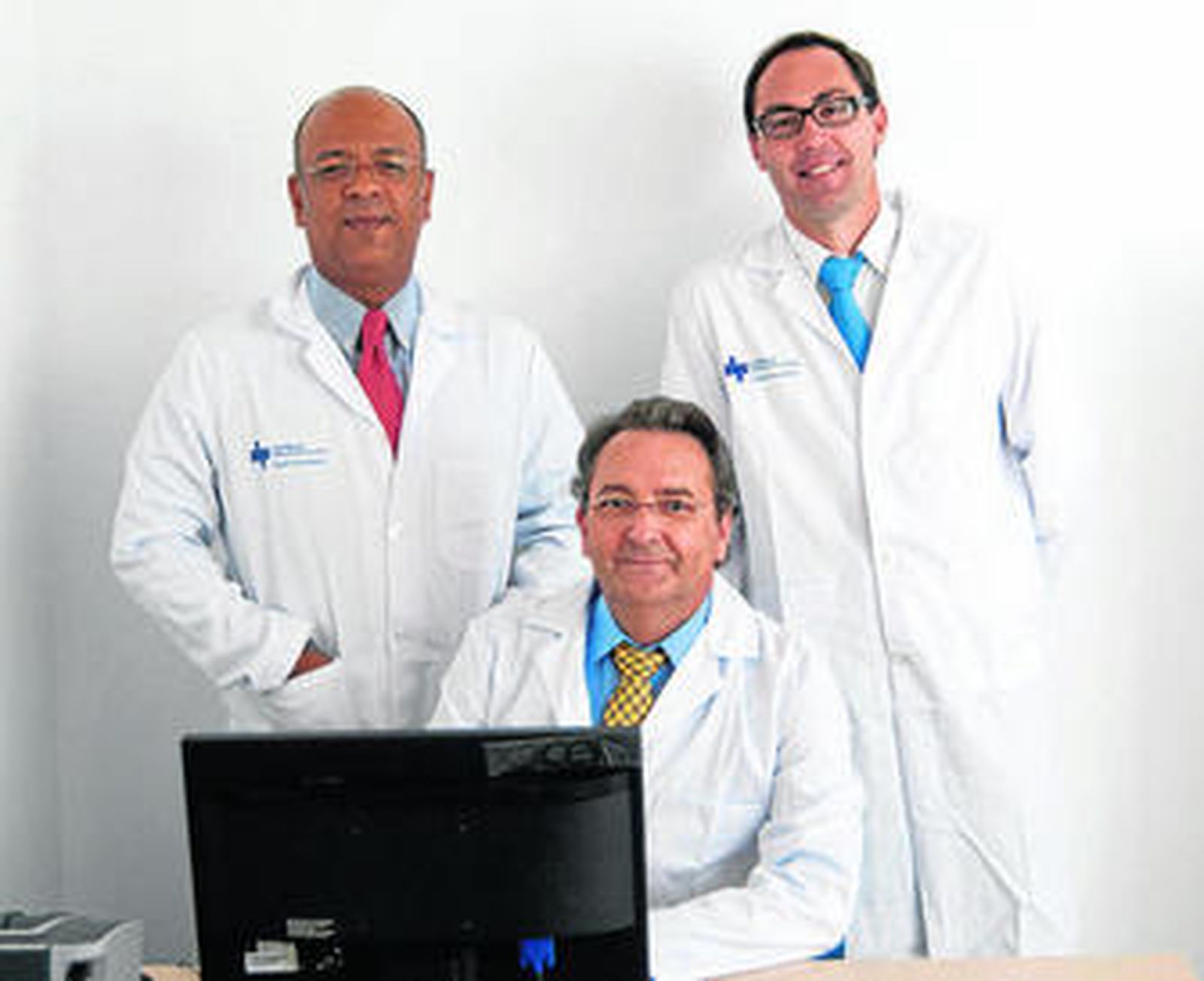 Los doctores que dirigen la Unidad (de izquierda a derecha) Claudio Cano, Gaspar García y Tomás Vela.