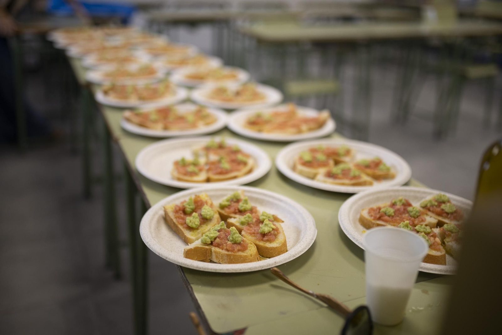 Imágenes del desayuno en el colegio Salesianos en el marco del proyecto de la Fundación Prenauta por el chef  Xanty Elías