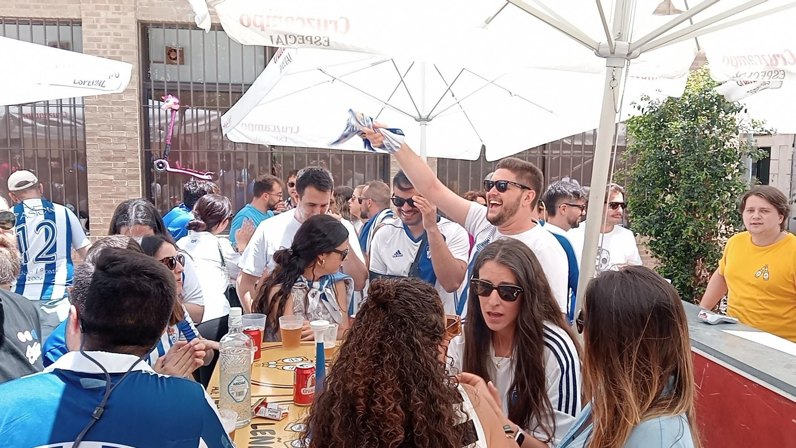 Imágenes del ambiente previo al Recre-Cacereño