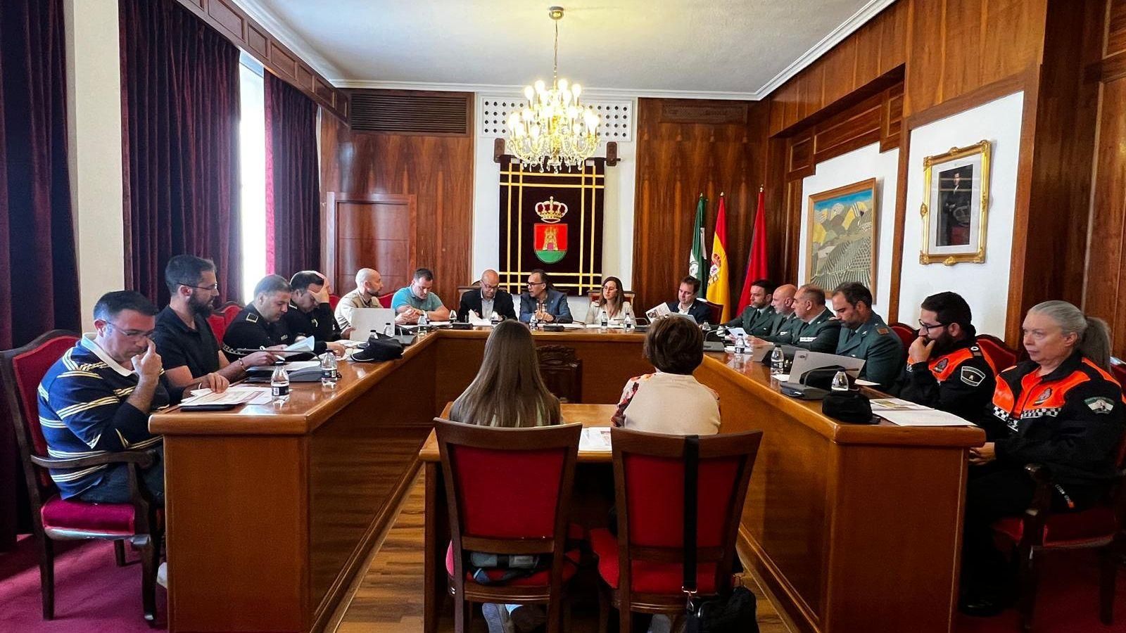 Reunión de coordinación entre Guardia Civil, Policía Local, Protección Civil, Cruz Roja y la Cofradía de Santa Ana.