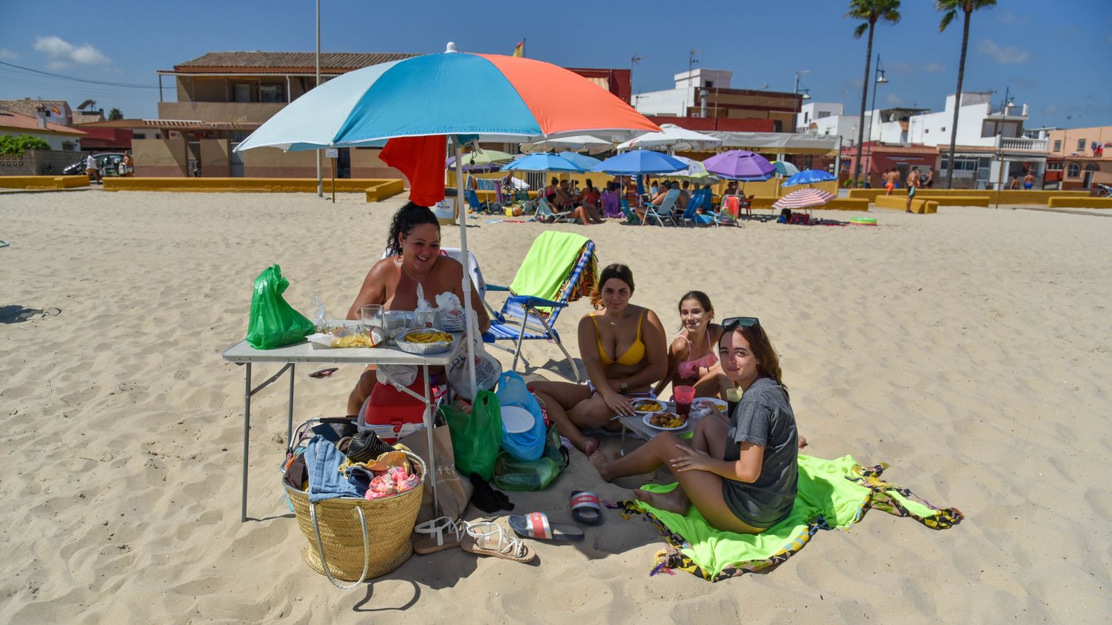 Las fotos del ultimo domingo de la temporada oficial de playas en Algeciras