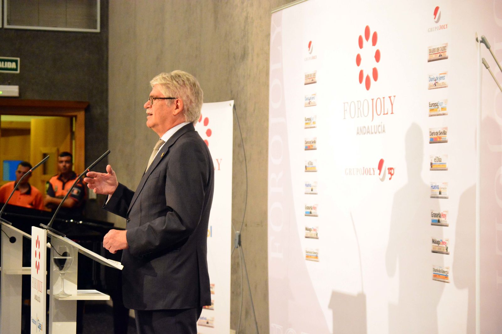 Las imágenes del ministro Alfonso Dastis en el Foro Joly