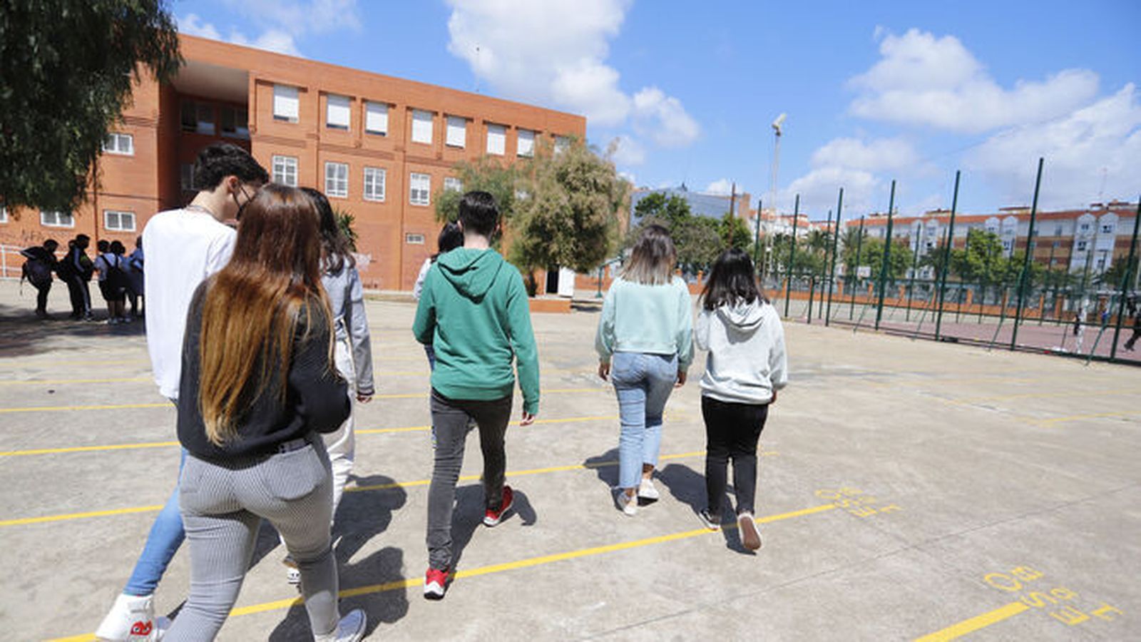 Estudiantes en un centro educativo