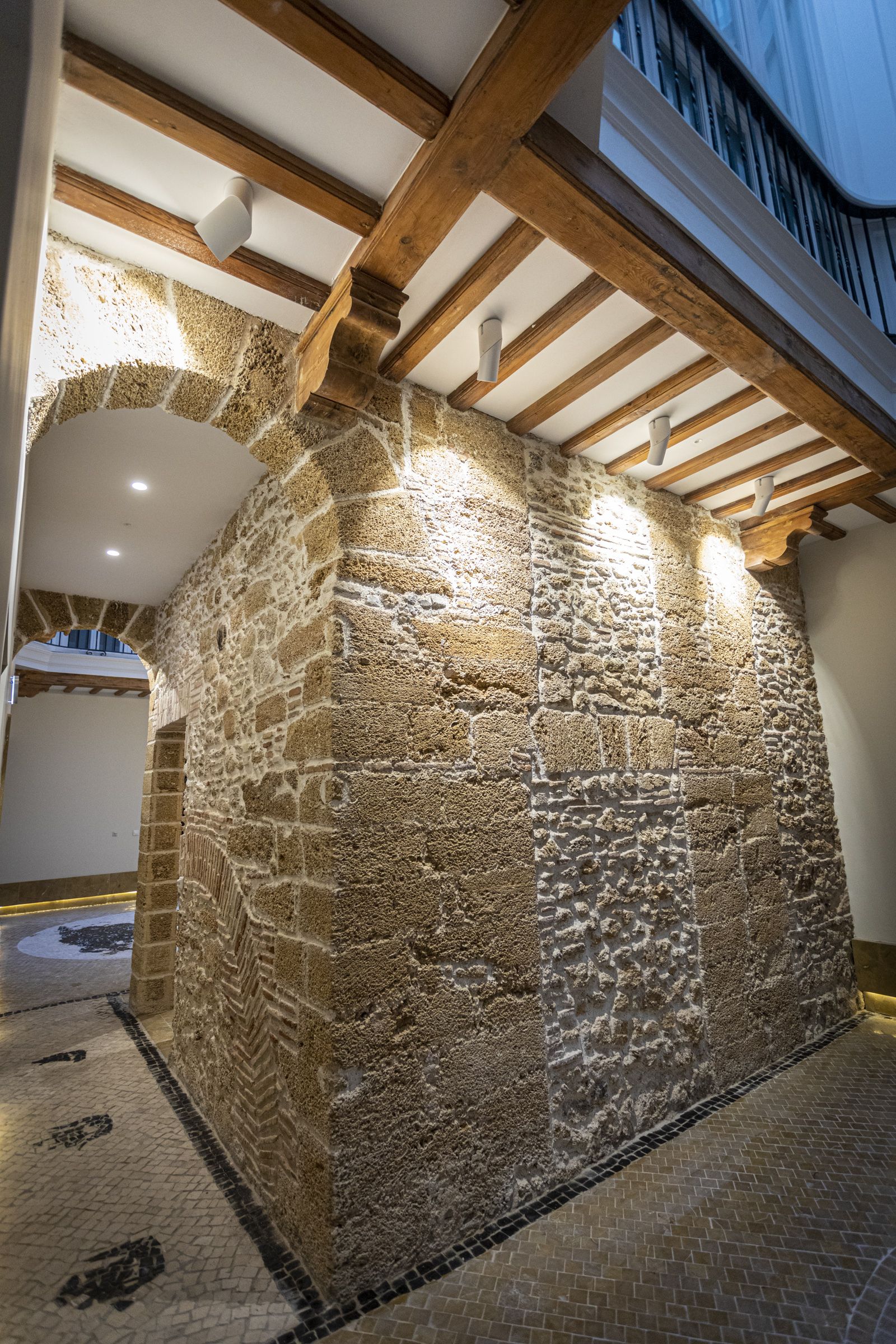 Detalles de la rehabilitación integral de finca en Conde O´Reilly esquina Costa Rica