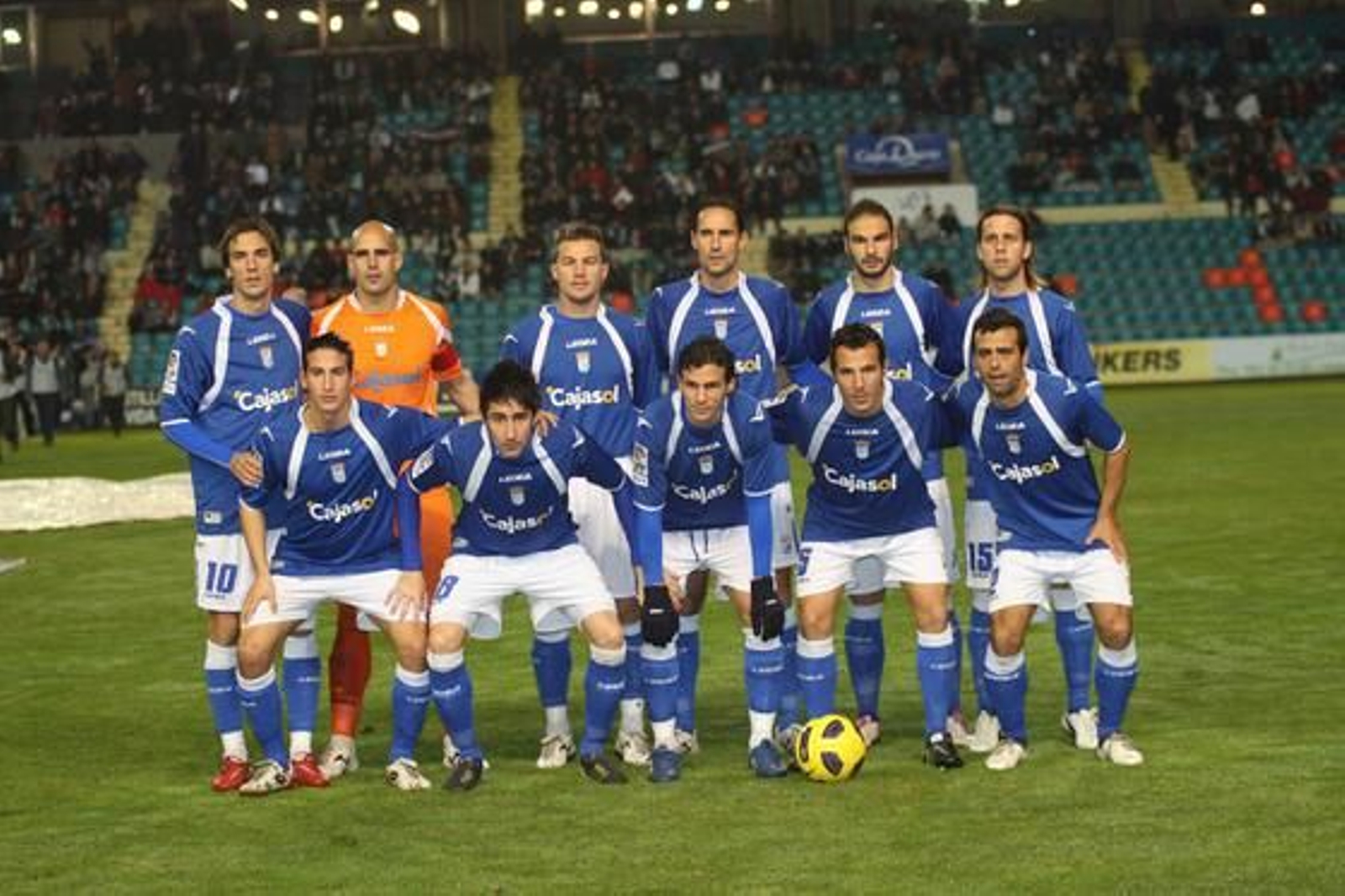 El equipo azulino se impone en el Helmántico y encadena así seis victorias seguidas, colocándose cuarto en la tabla./ Fotos: LOF

Foto: LOF