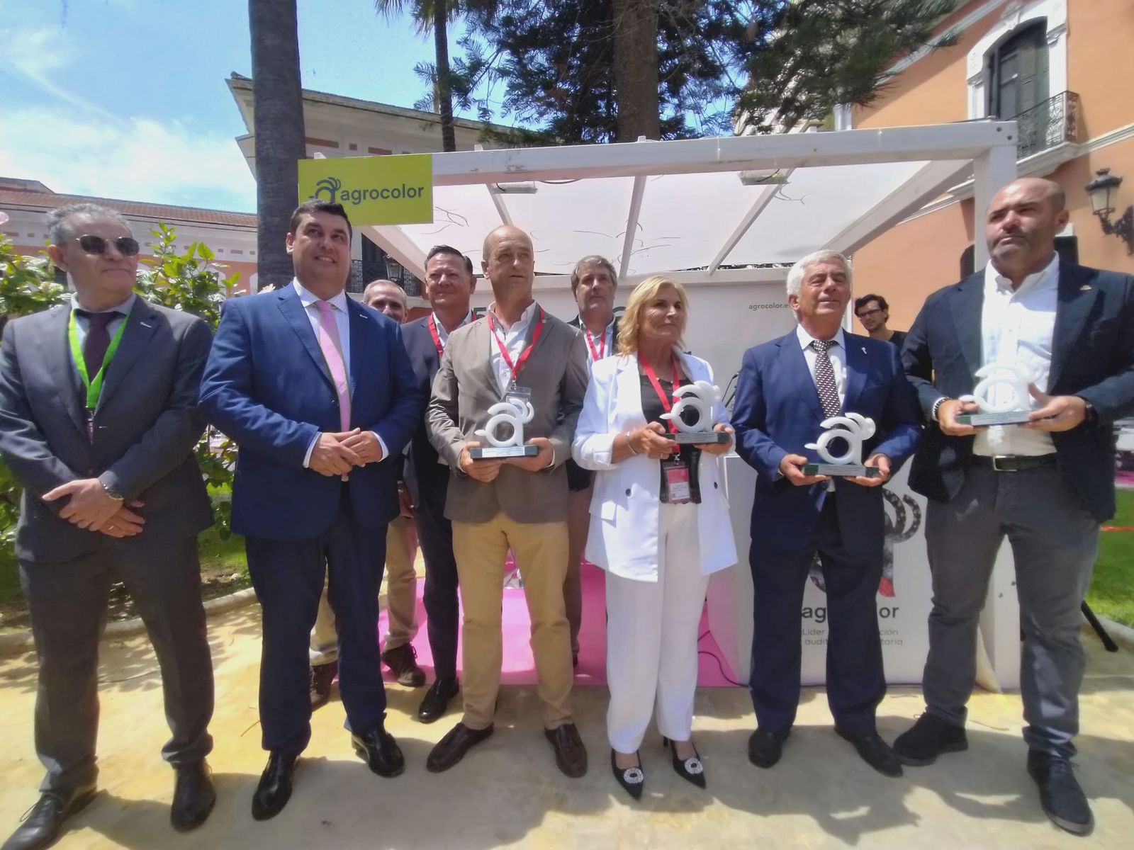 Imagen de los premiados por AGROCOLOR.