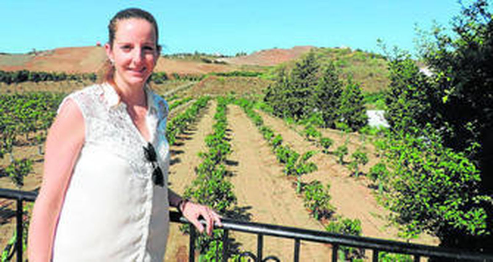 Ana Belén López, en su explotación de Cajiz.