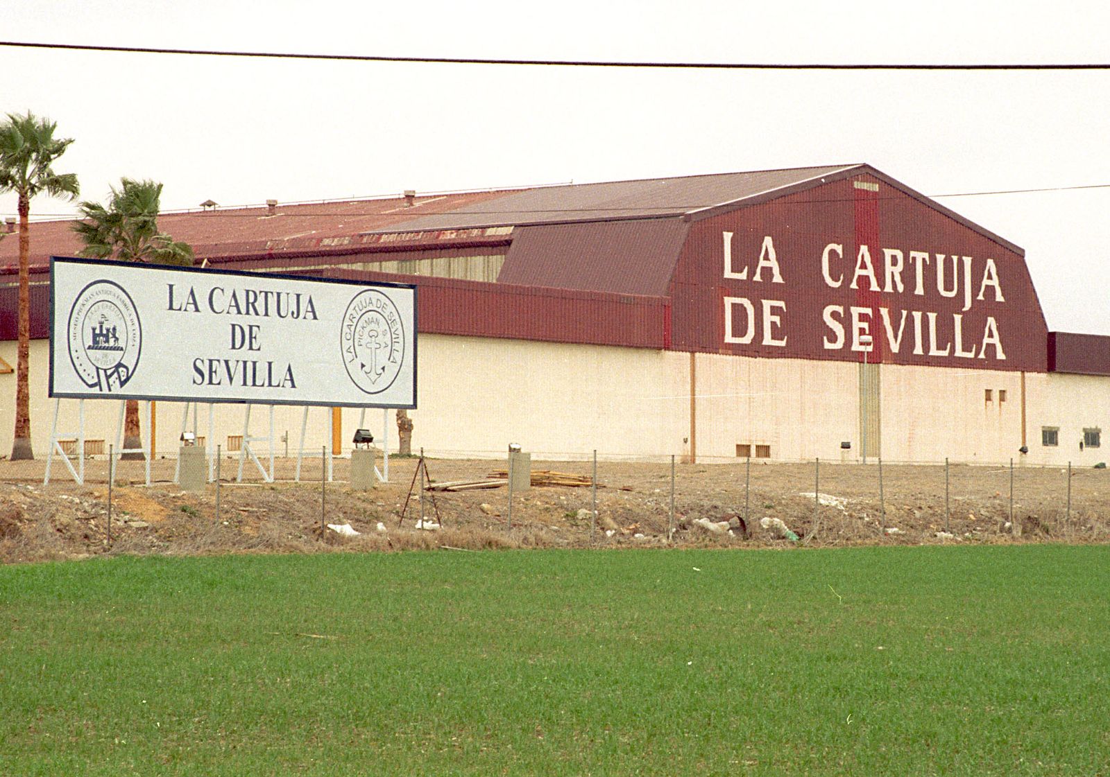 Vista exterior de la fábrica de la Cartuja Pickman.