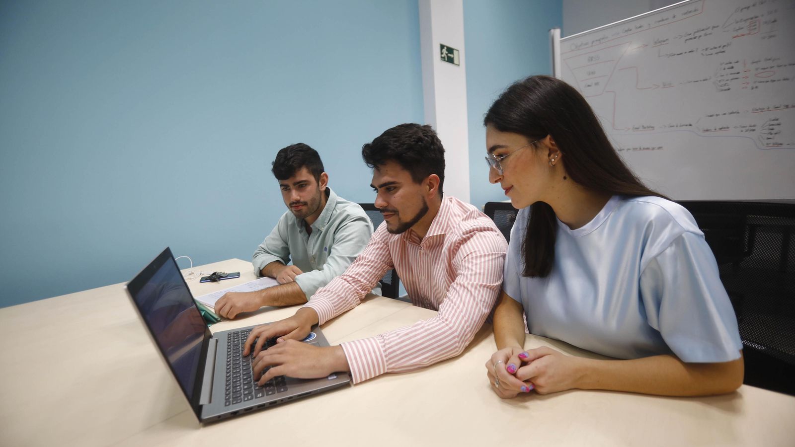 El equipo de Nowco trabajando. El equipo de Nowco trabajando.