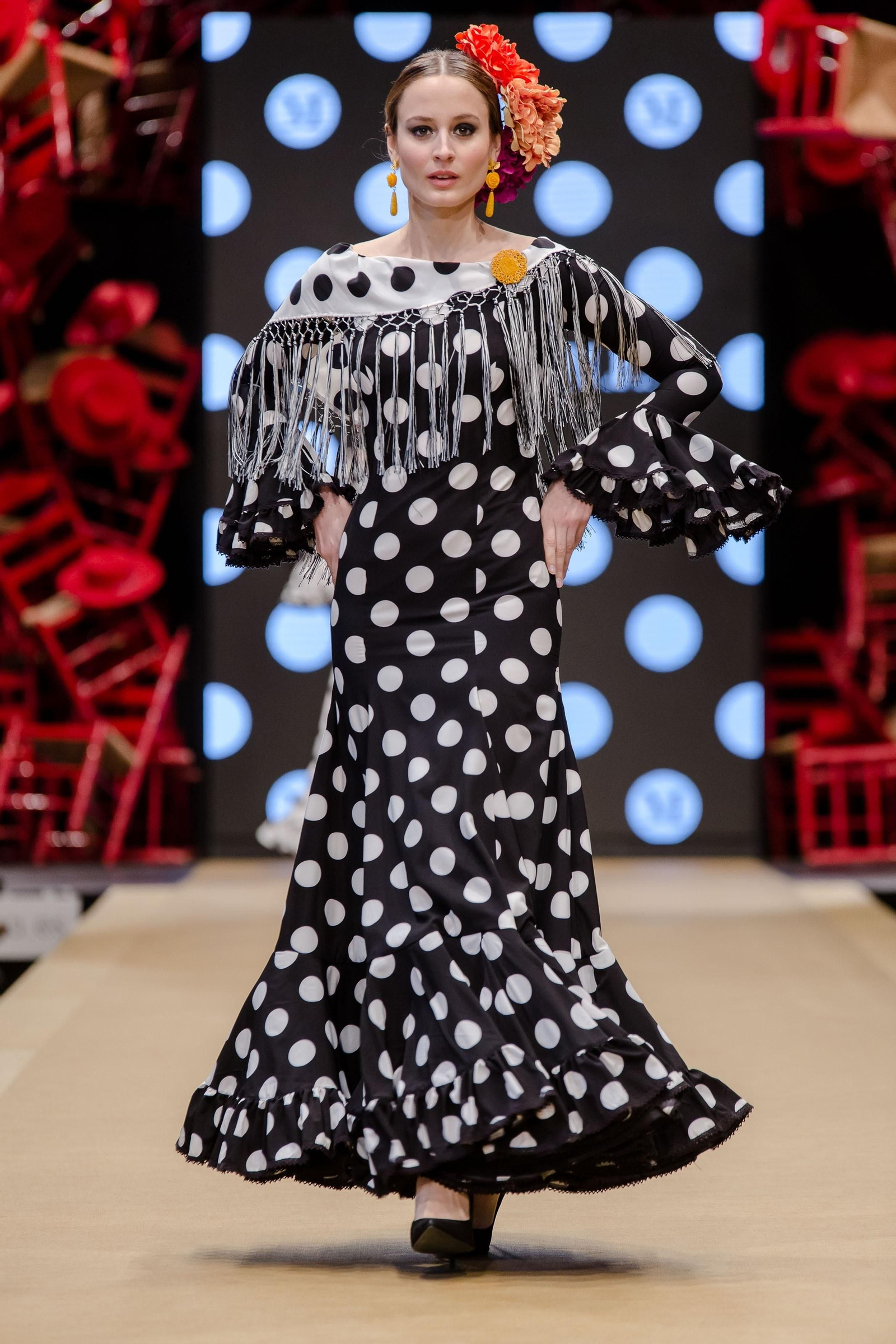 Cómo llevar el traje de flamenca blanco y negro esta temporada
