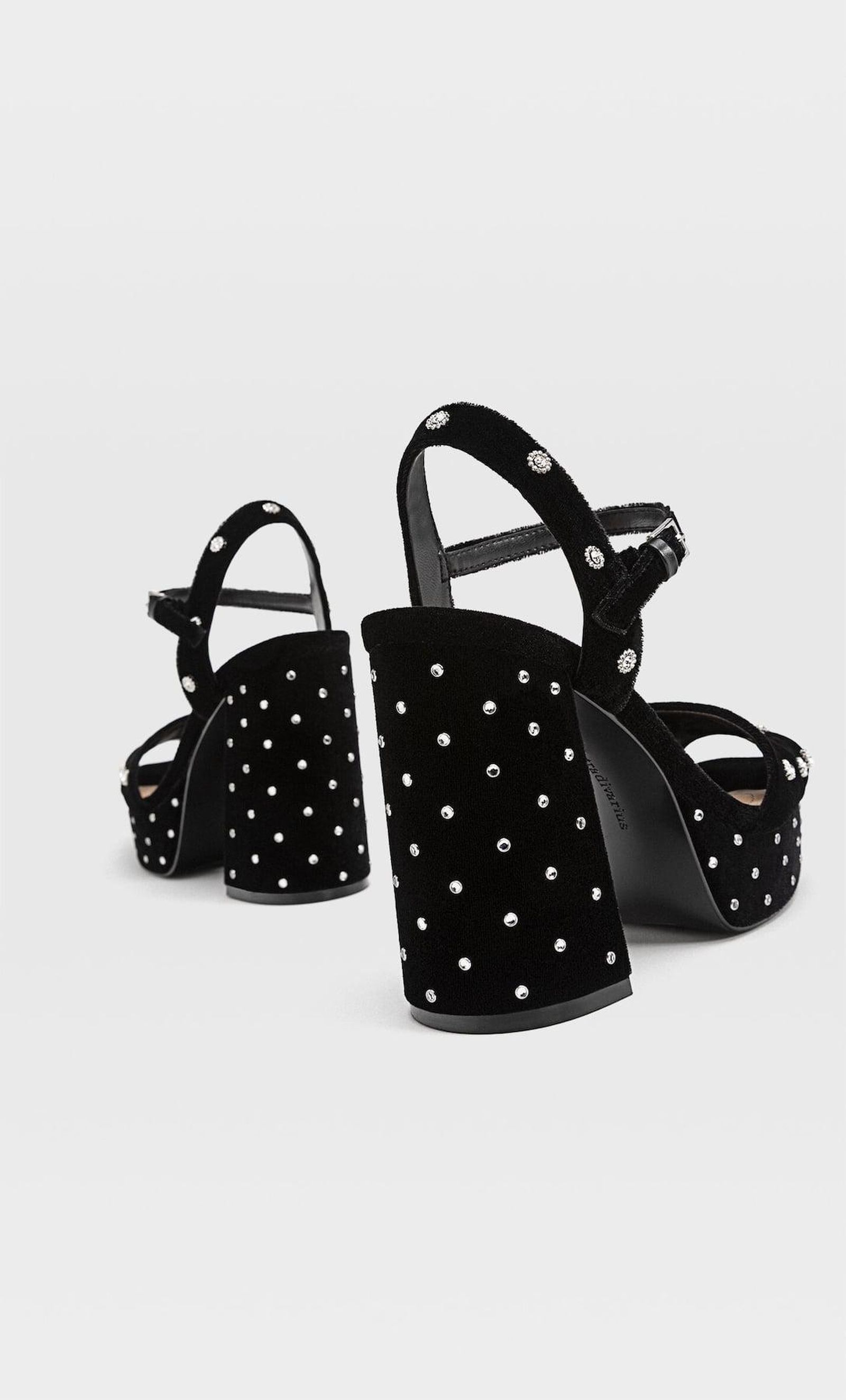 Sandalias joya de Stradivarius.