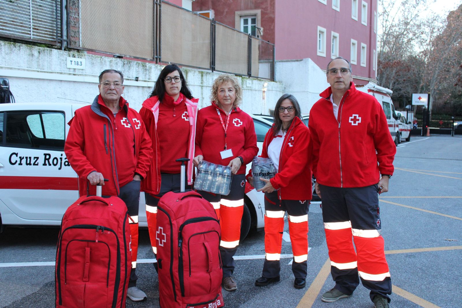 Equipo que se ha desplazado a Adamuz desde Cruz Roja Granada.