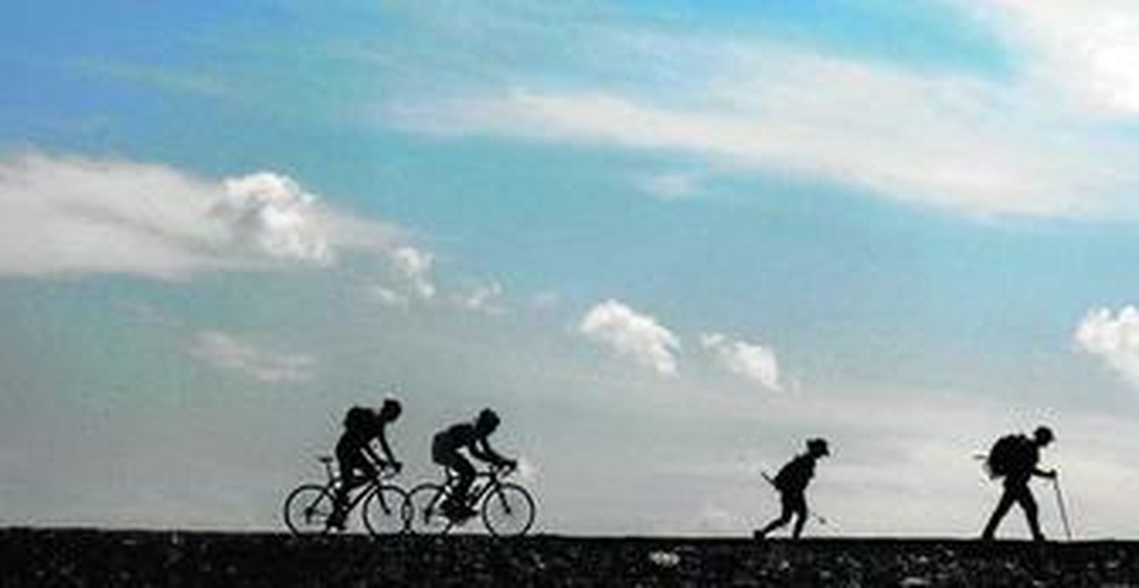 Los participantes amateur circularon por las carreteras de asfalto que coronan las cotas más altas de Sierra Nevada.