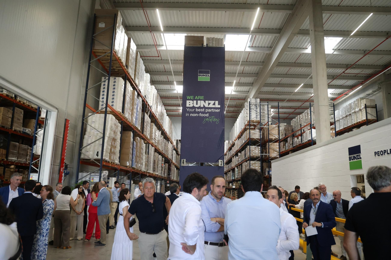 La inauguración oficial del centro logístico de Bunzl Distribution Spain, en fotos