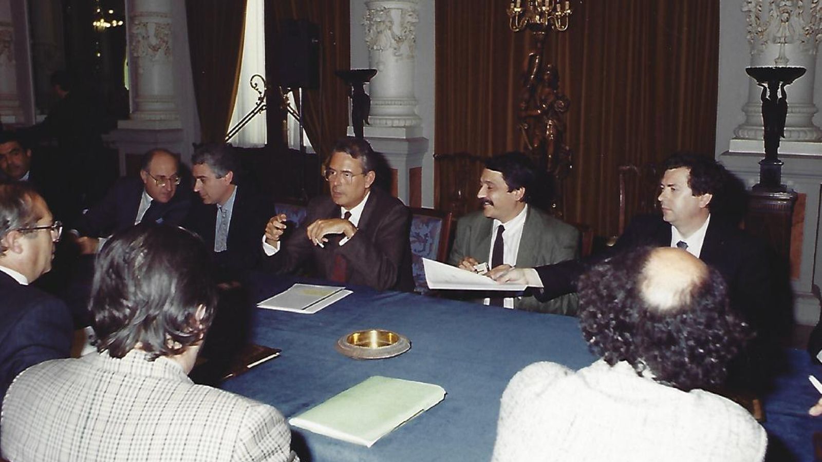 Imagen de la constitución del PTA en el Ayuntamiento de Málaga en 1990.