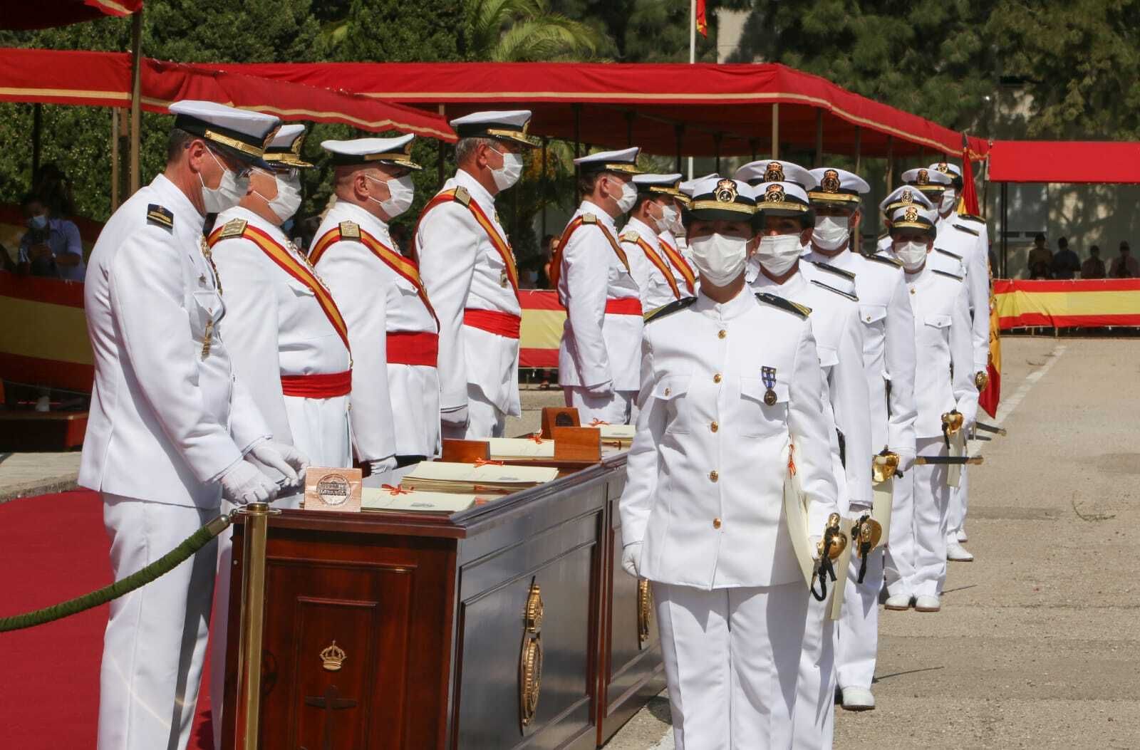 Entrega de despachos en la Escuela de Suboficiales de la Armada