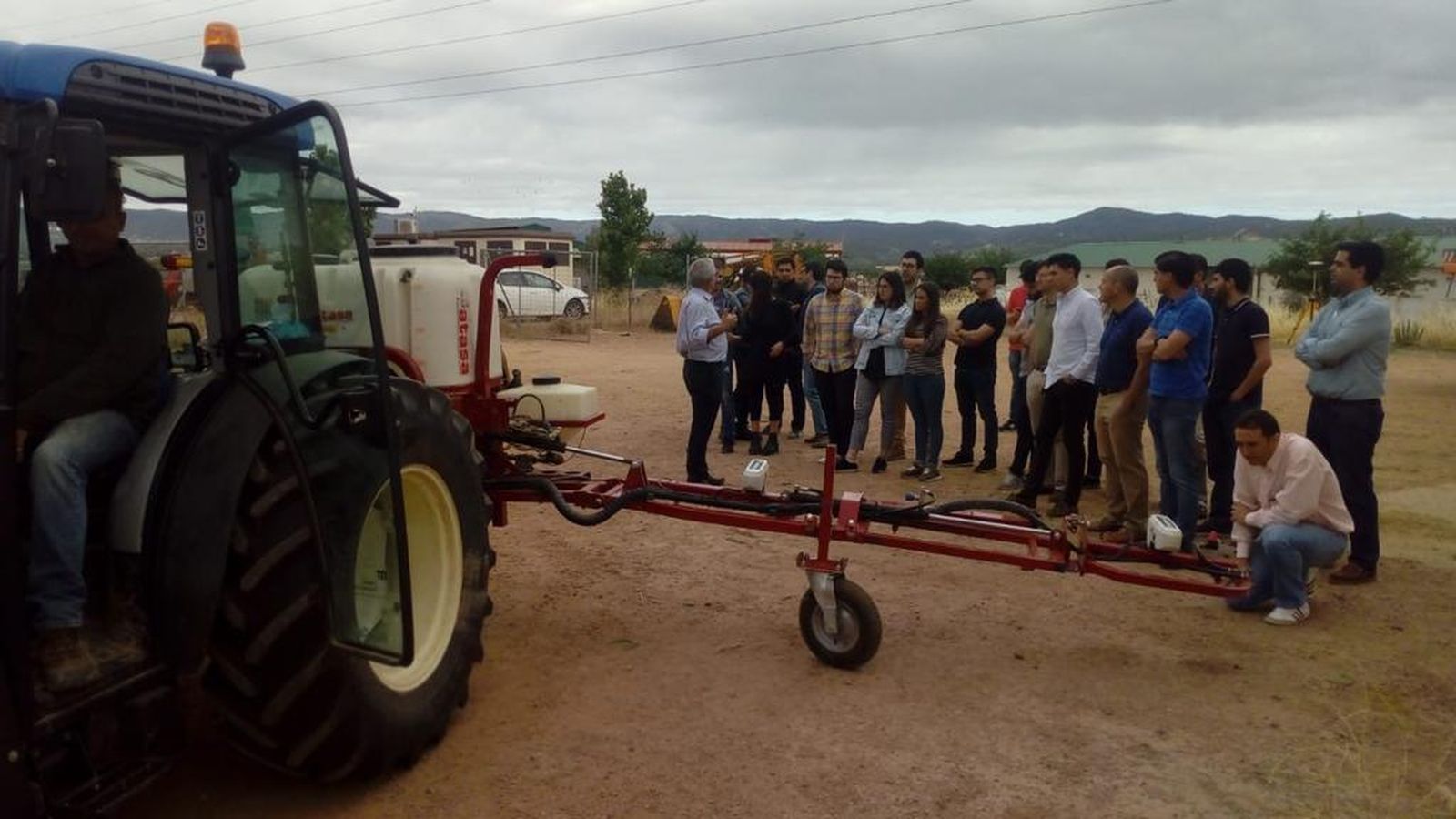 Alumnado de Máster Digital Agri en una clase práctica.