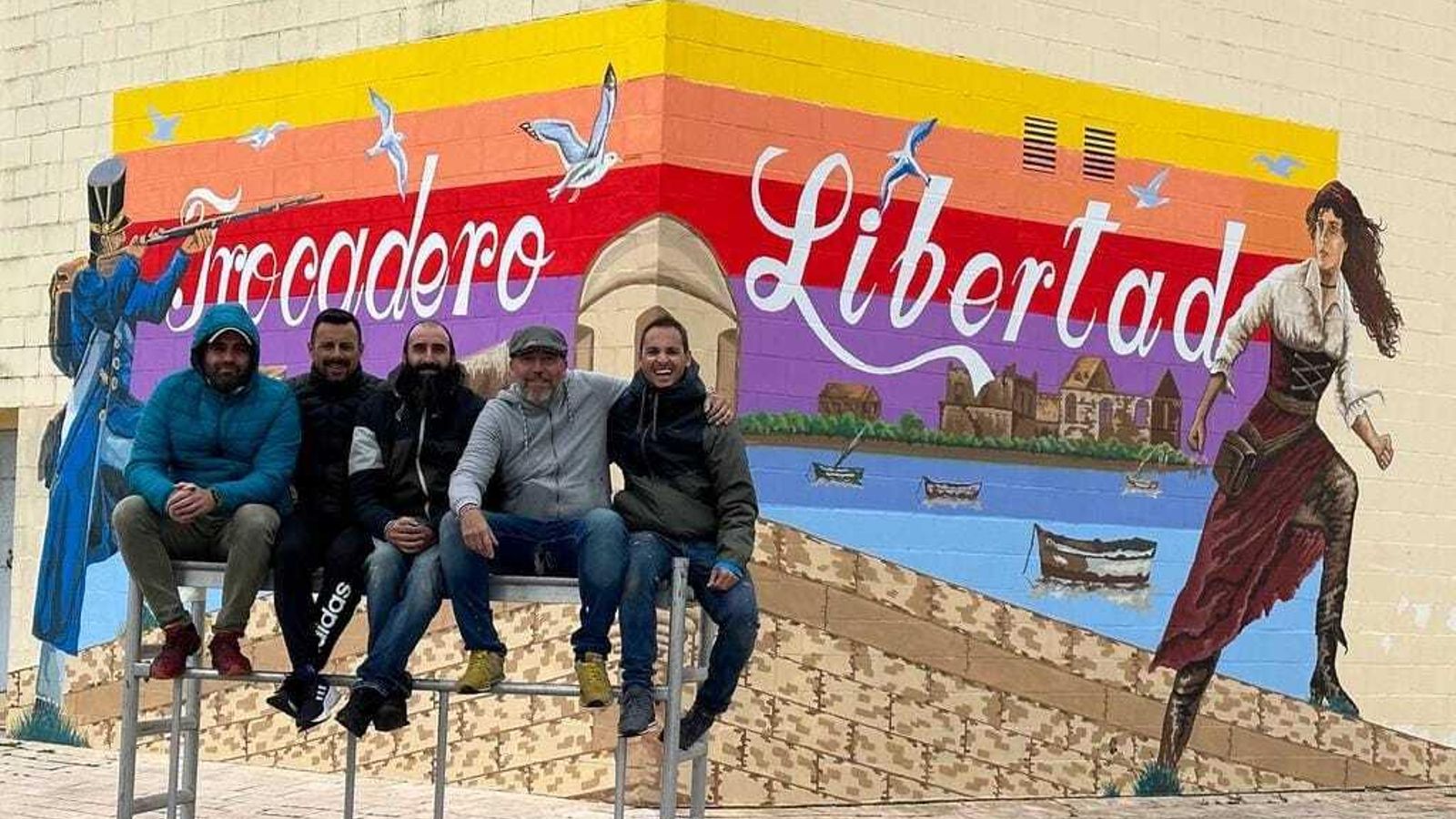 El grupo D4 tras la realización del mural
