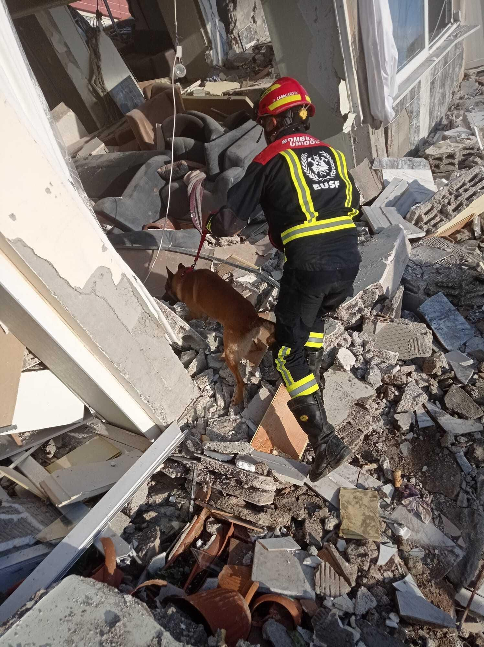 El trabajo de los bomberos de Córdoba en el epicentro del terremoto de Turquía, en imágenes