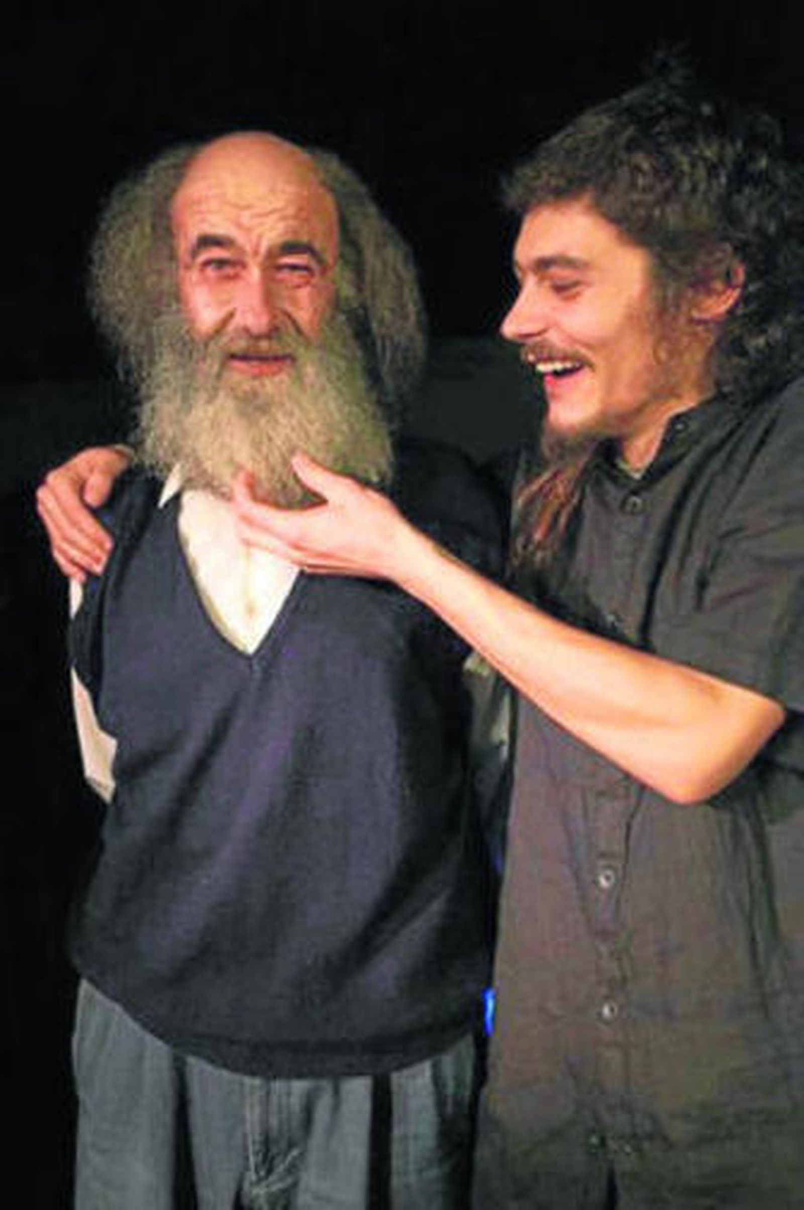 Luis Arza (i) y Mario López protagonizan 'Fuma2'.