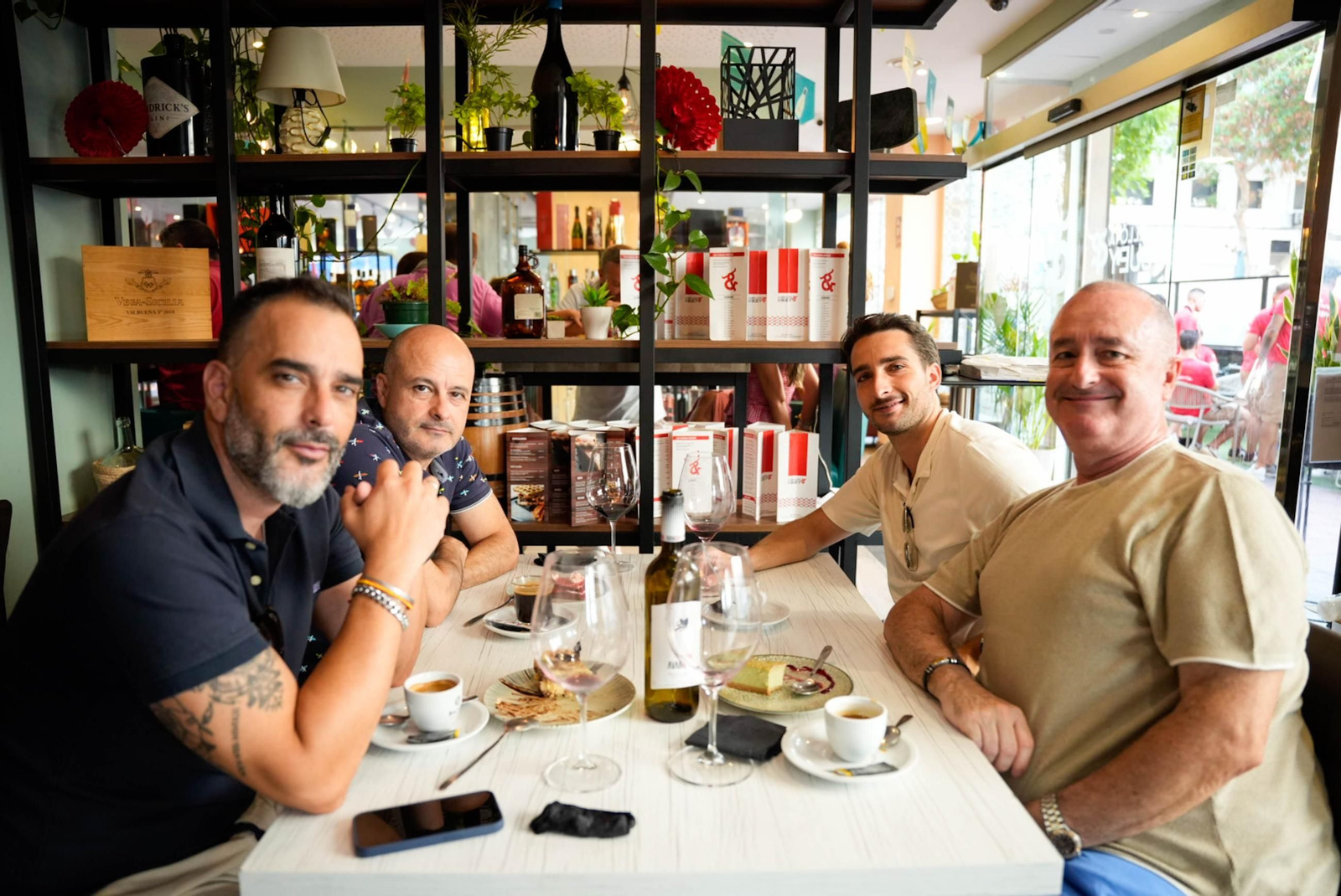 Los almerienses disfrutan del miércoles en la feria de día