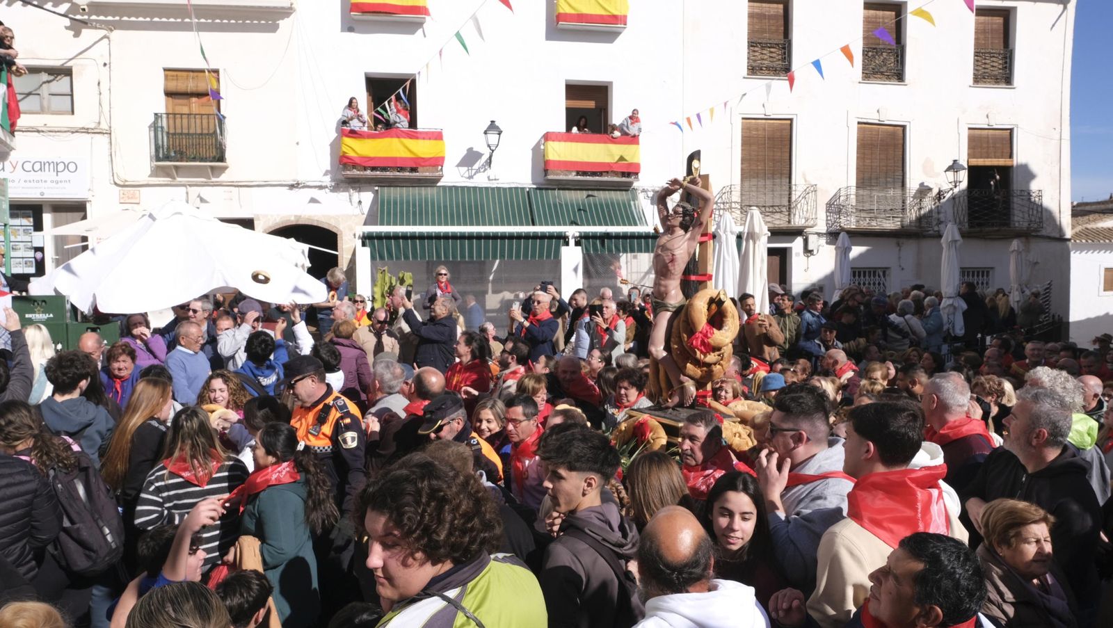 Procesión de San Sebastián y tirada de roscos en Lubrín, en imágenes