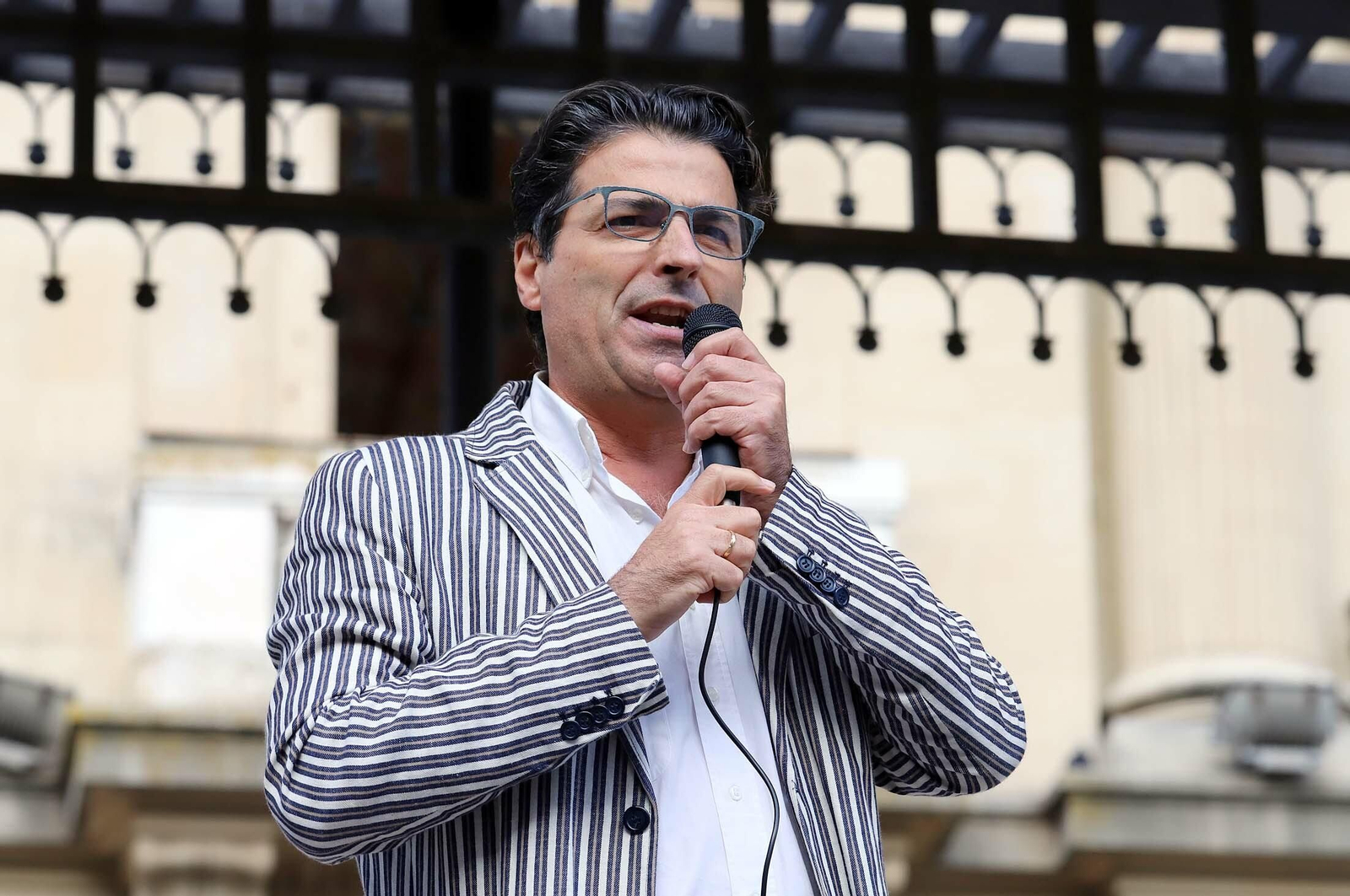 Imágenes de la concentración en defensa de la llegada del AVE a Huelva