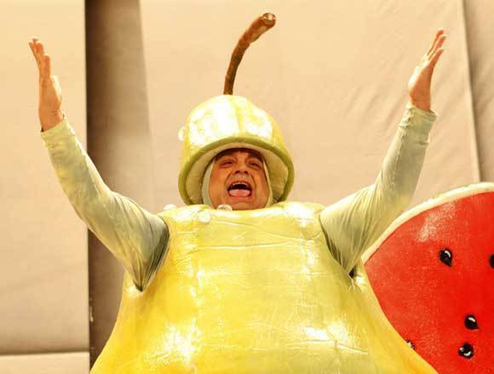 Frutas y locuras protagonizan una sesión con duelo de tangos en el Falla