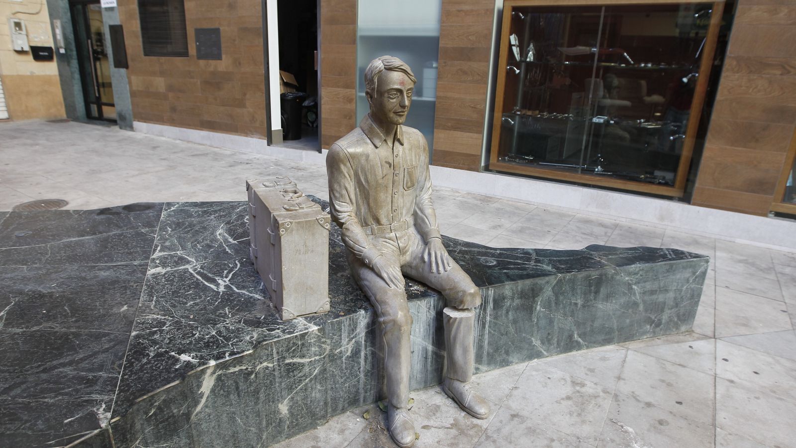 El emigrante, con una pierna rota en 2018