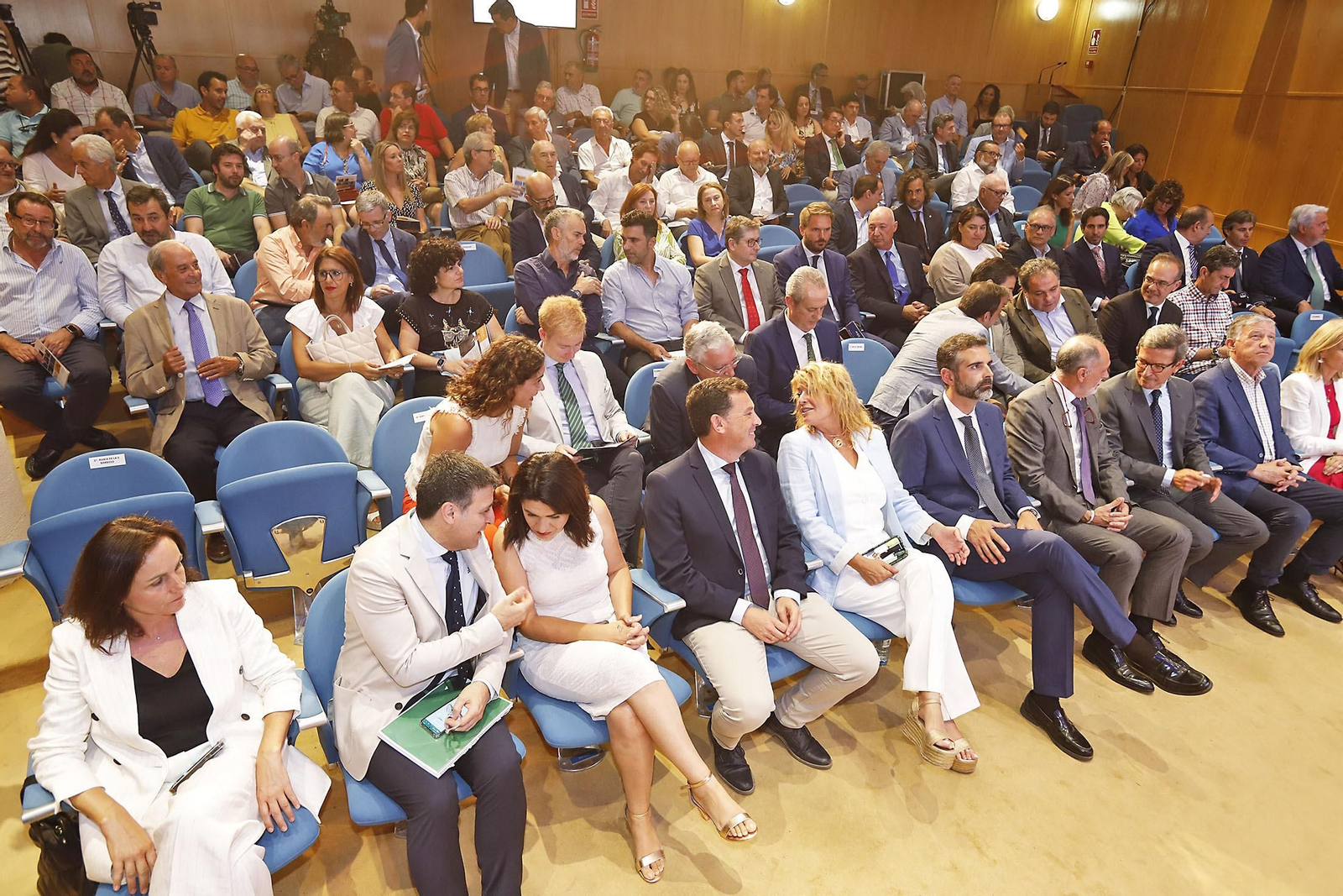 Imágenes de la Presentación de la memoria anual de la Asociación de Industrias Químicas, Básicas y Energéticas de Huelva (Aiqbe)