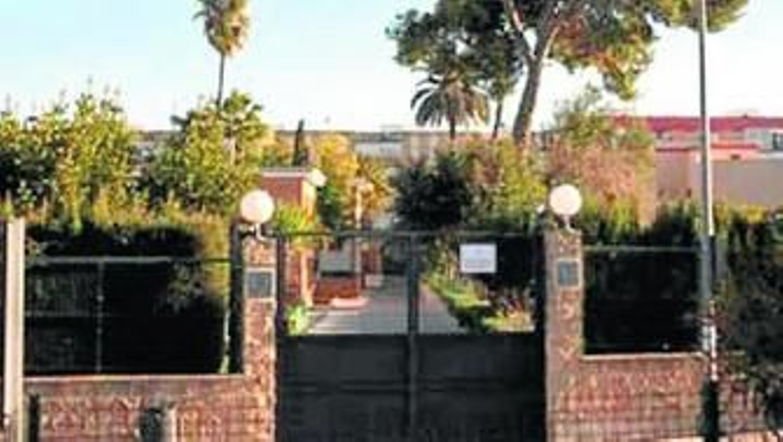 Entrada al colegio Yago School, en Castilleja de la Cuesta.