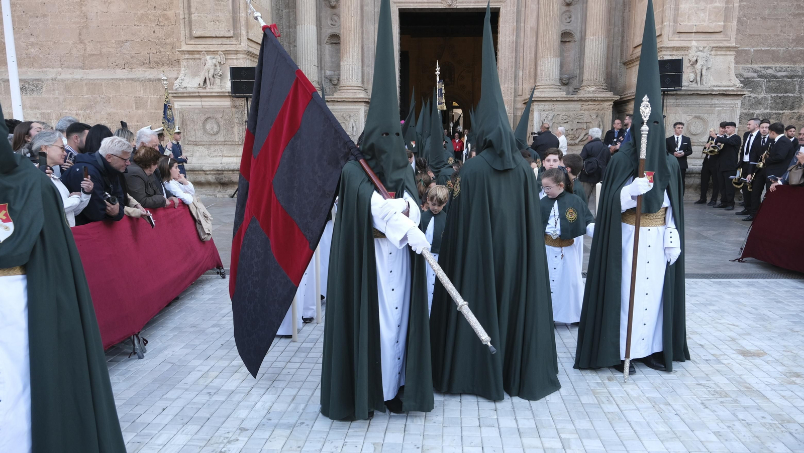 Procesión de Estudiantes en Almería, en imágenes