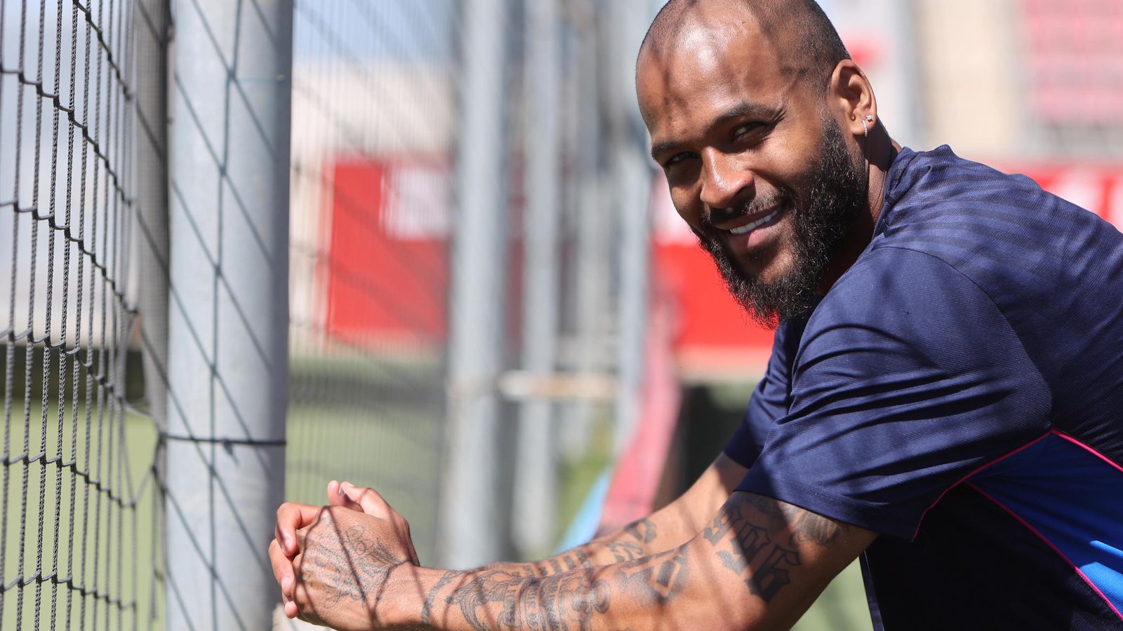 Marcao posa en la ciudad deportiva.