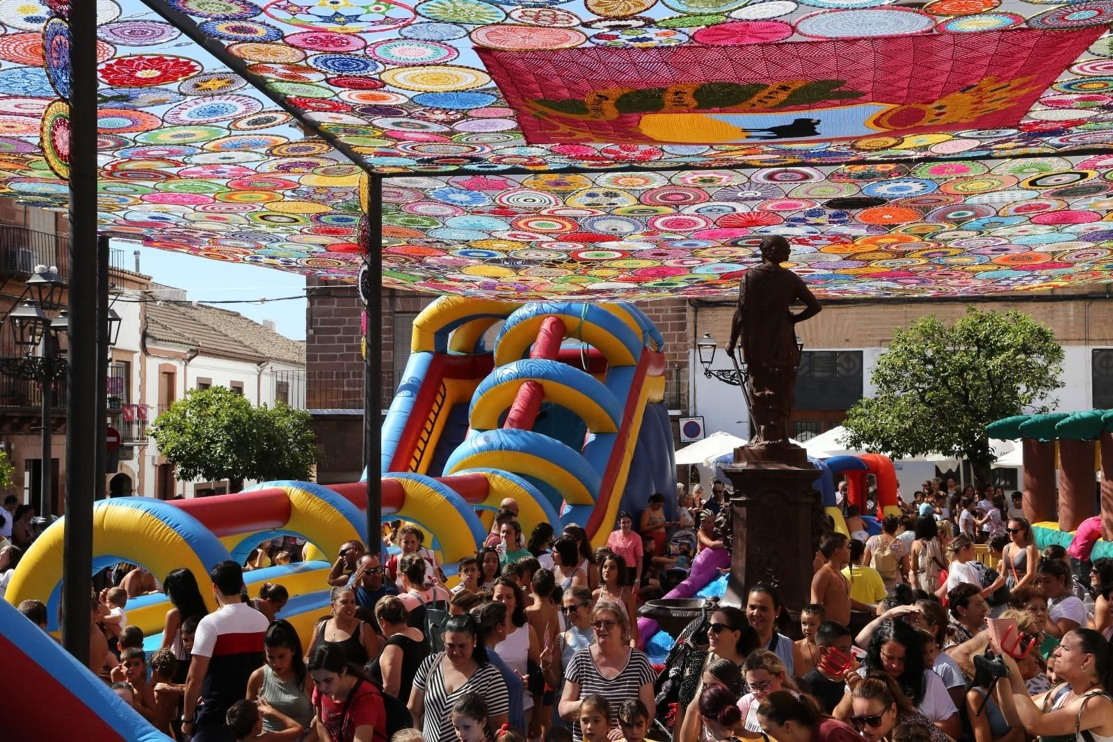 Las mejores imágenes de la fiesta de la Diablilla en Montoro: sustos, diversión y un espectacular tobogán gigante