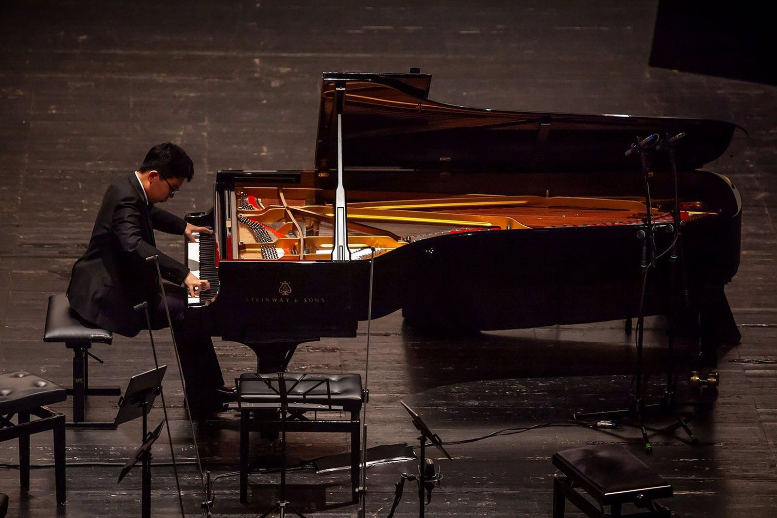 El chino Zhiquan Wang en la final del Premio Jaén de Piano.