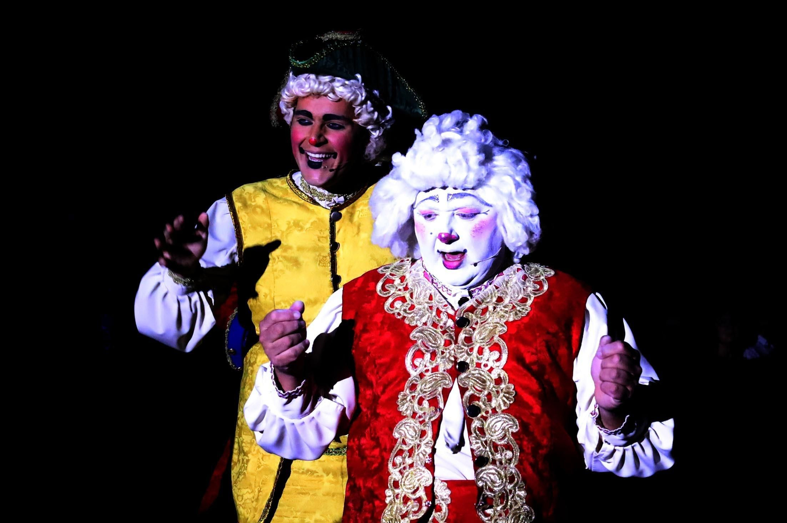 El Circo Alegría muestra su espectáculo sobre el agua, en imágenes