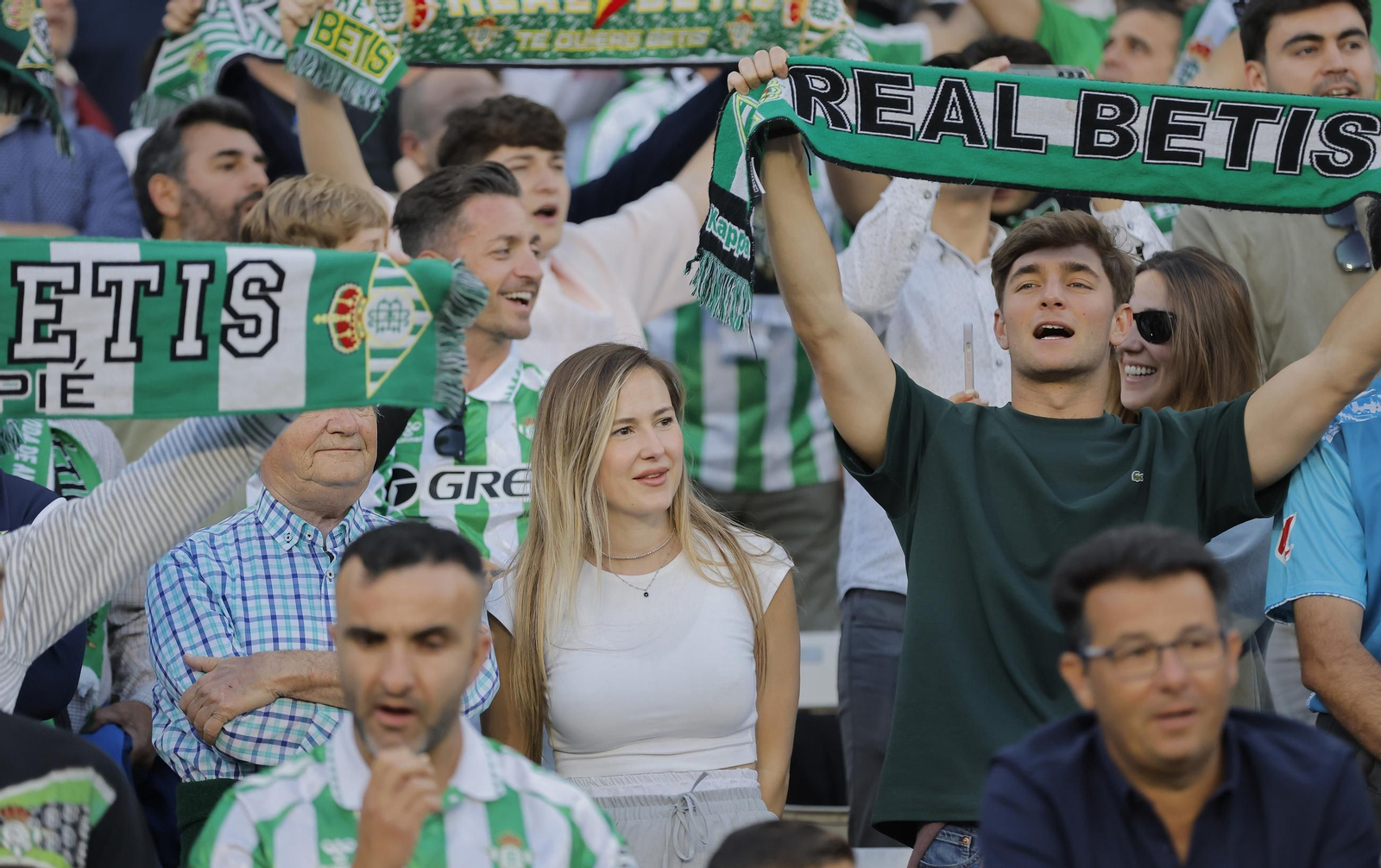 Búscate en las fotos del Betis - Osasuna