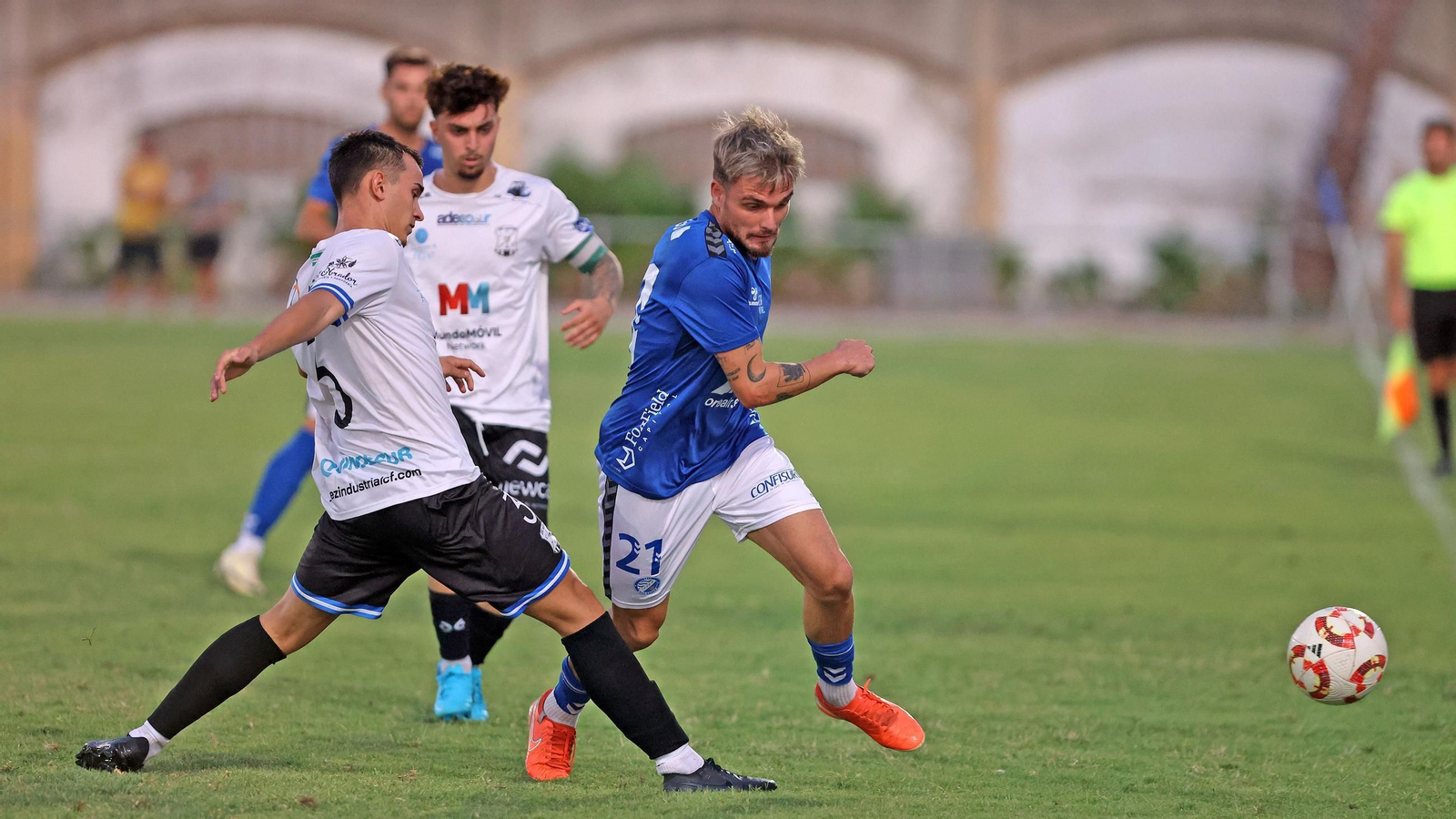 Imágenes del Trofeo de la Copa y la Venencia entre el Jerez Industrial y el Xerez DFC