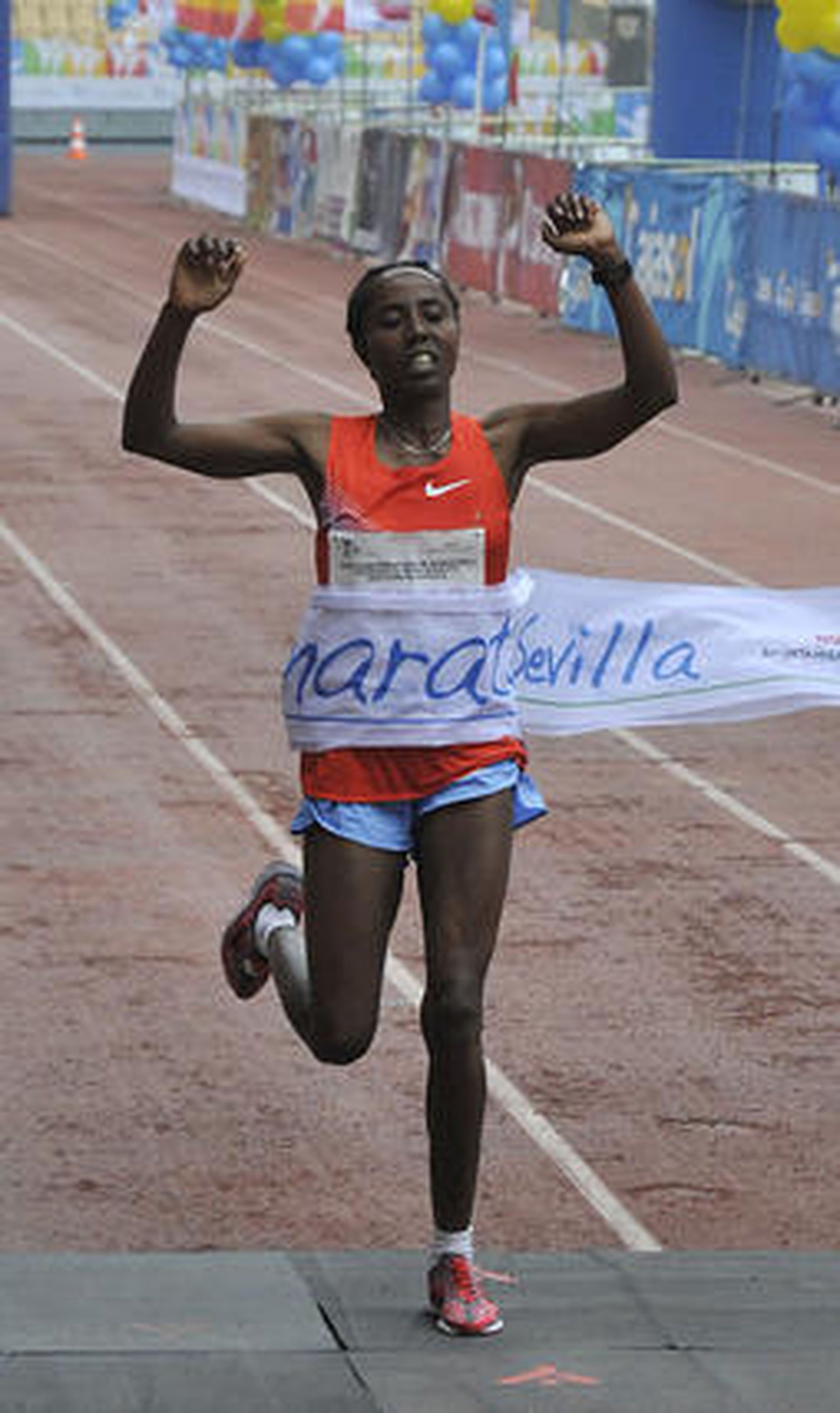 El etíope Daniel Abera gana la XXVII Maratón de Ciudad de Sevilla. / Juan Carlos Vázquez