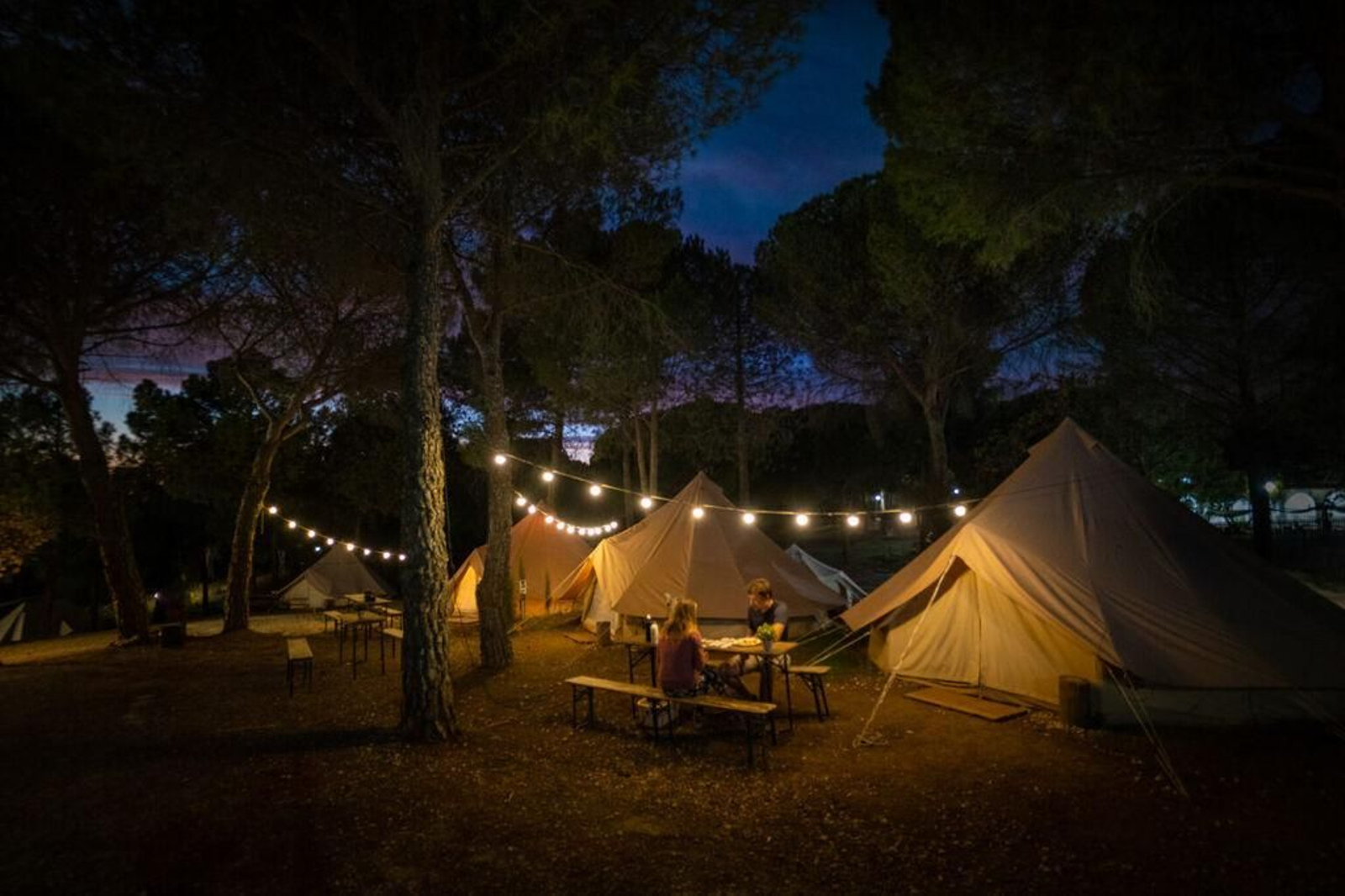 Camping Los Villares, lujo y descanso bajo un manto de estrellas