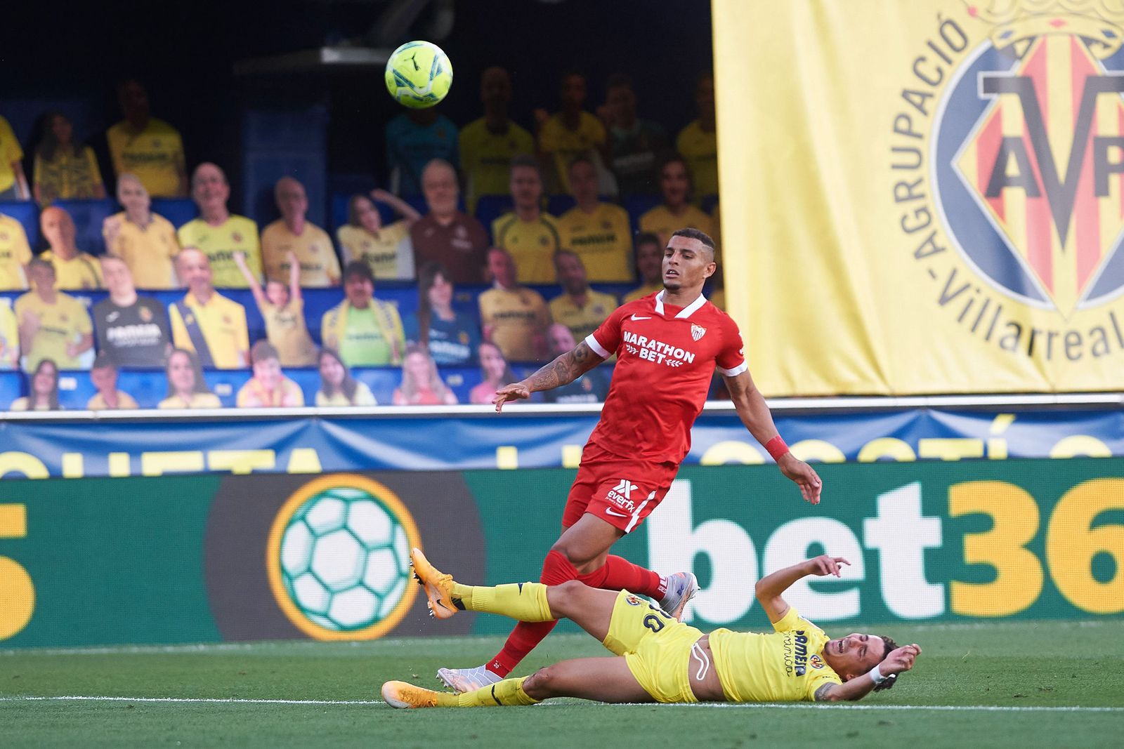 Diego Carlos, en un lance del partido con Yéremi Pino.