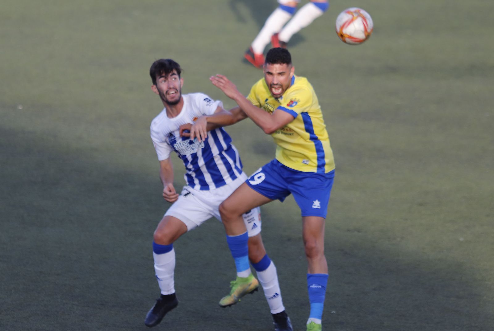 Imágenes del encuentro entre el Conil y el Recreativo de Huelva