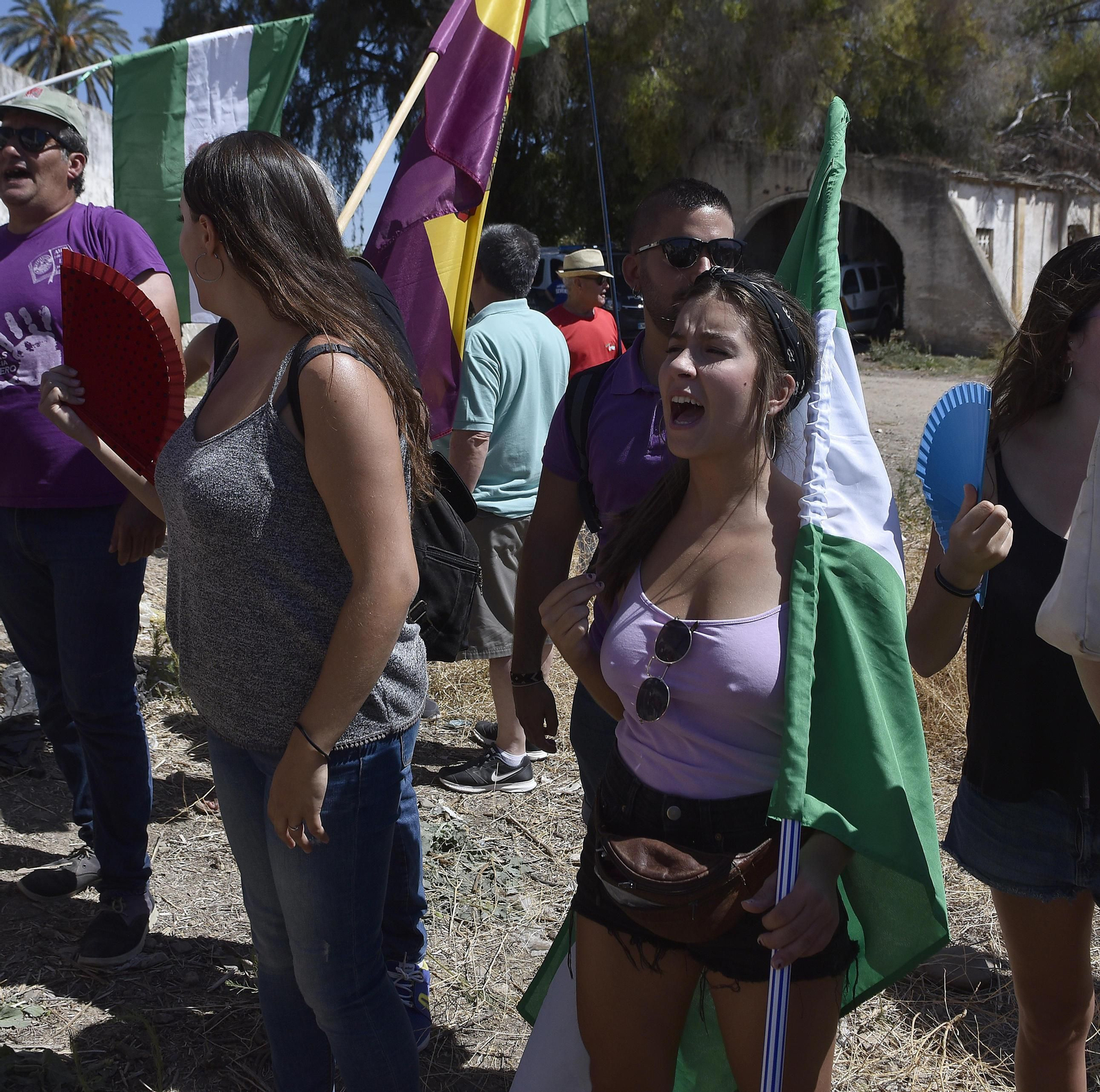 Concentración ante el cortijo Gambogaz, en Camas