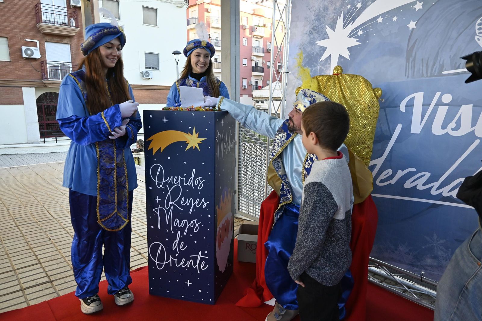 Recogida de cartas del paje real en la plaza Miguel Raya en el Molino, en imágenes