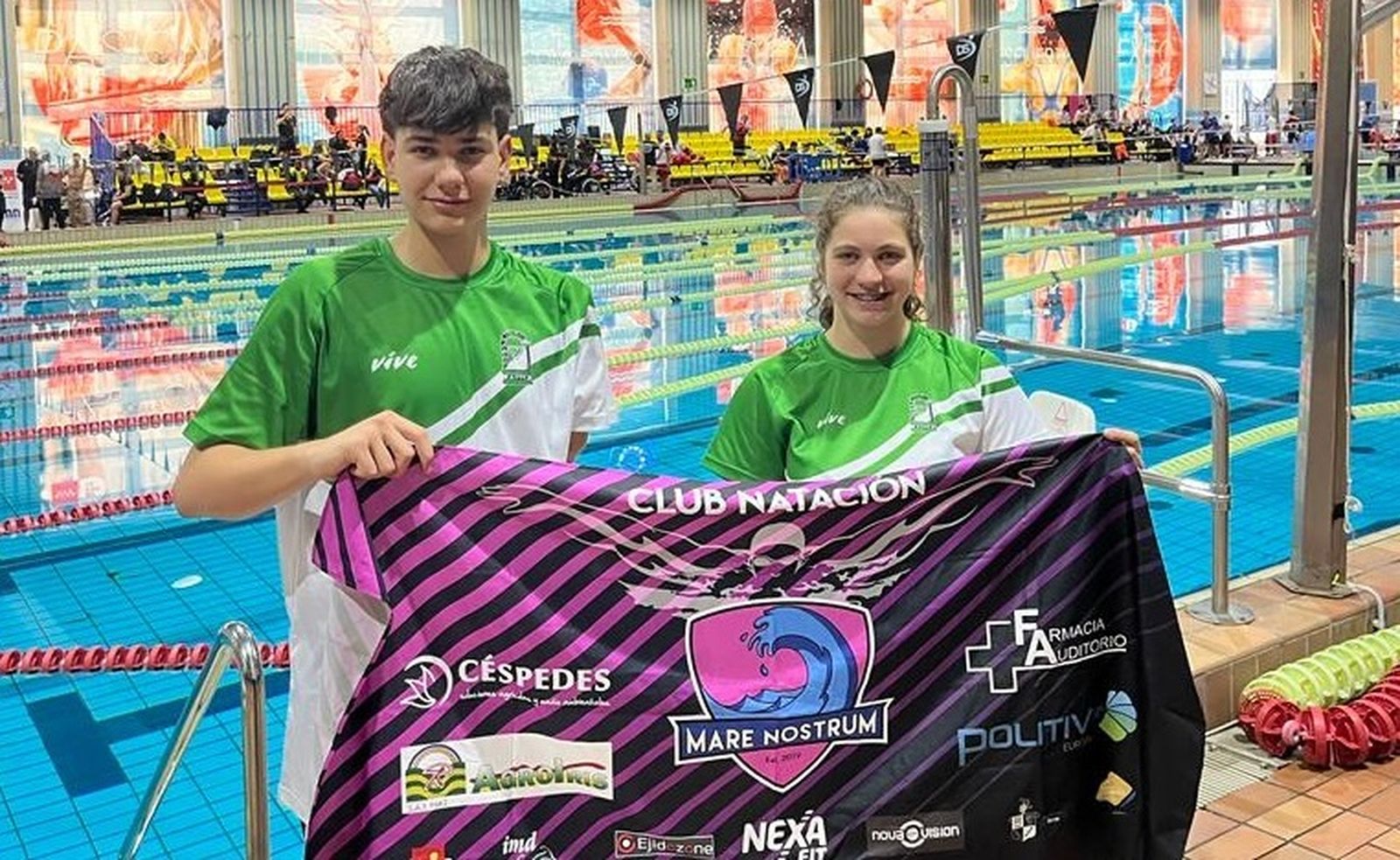 Los prebenjamines disfrutaron en la piscina de la Universidad de Almería