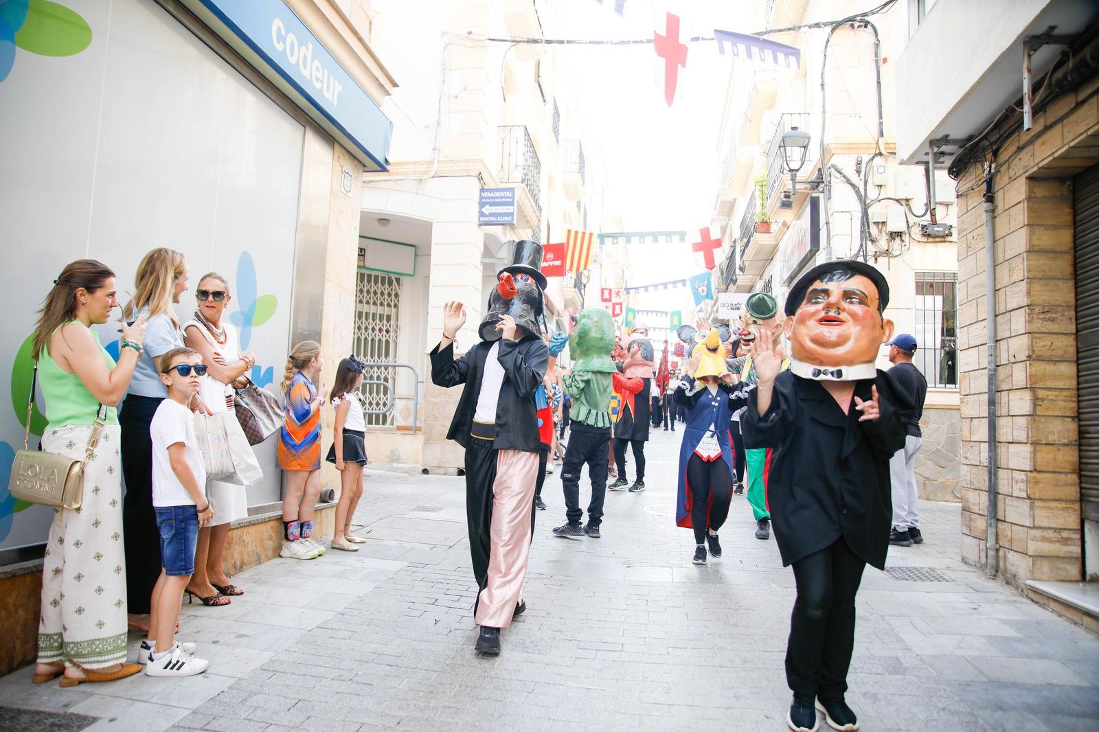 Desfile de Gigantes y Cabezudos de Vera, en imágenes